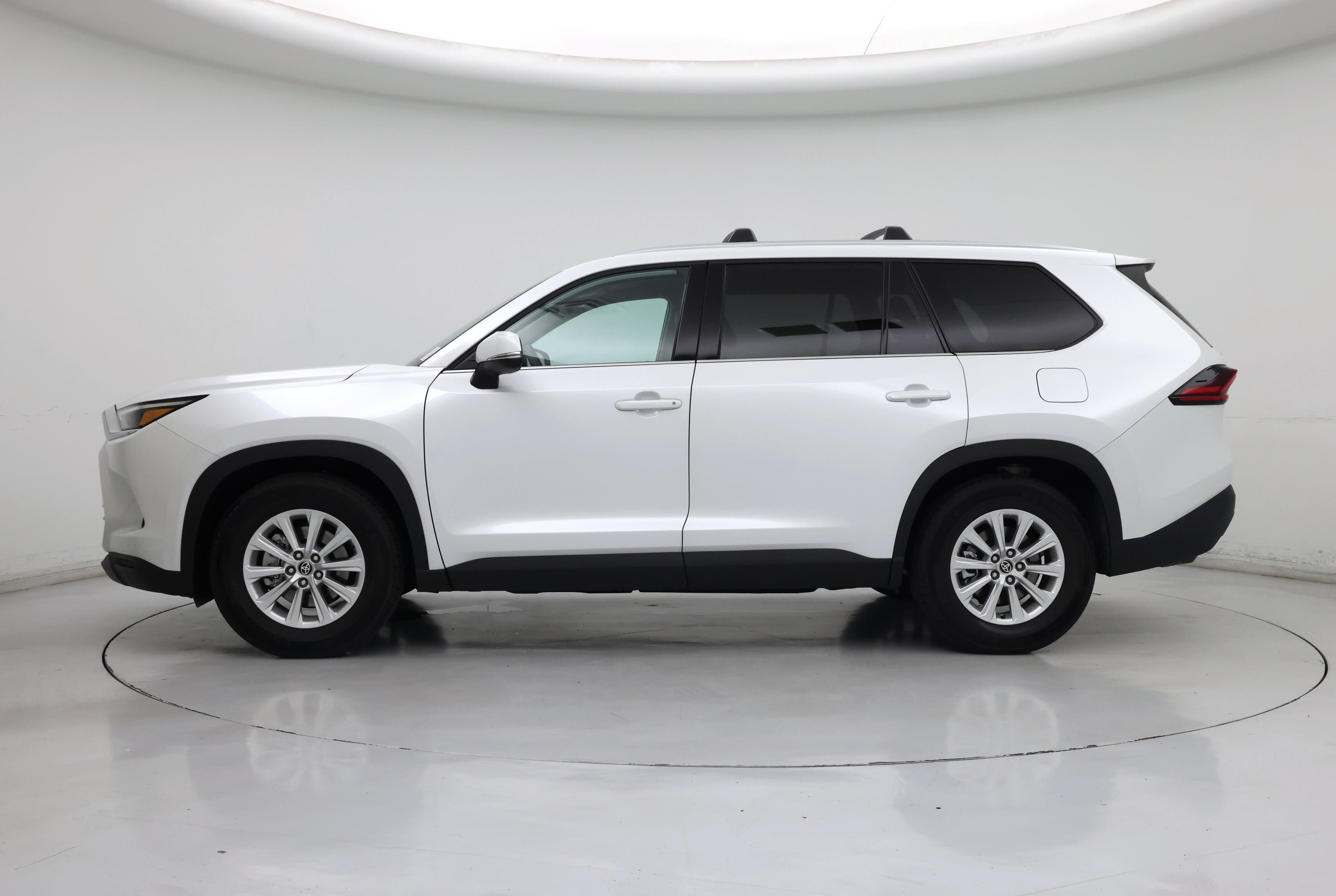 Thumbnail: 2026 Toyota Highlander - 3