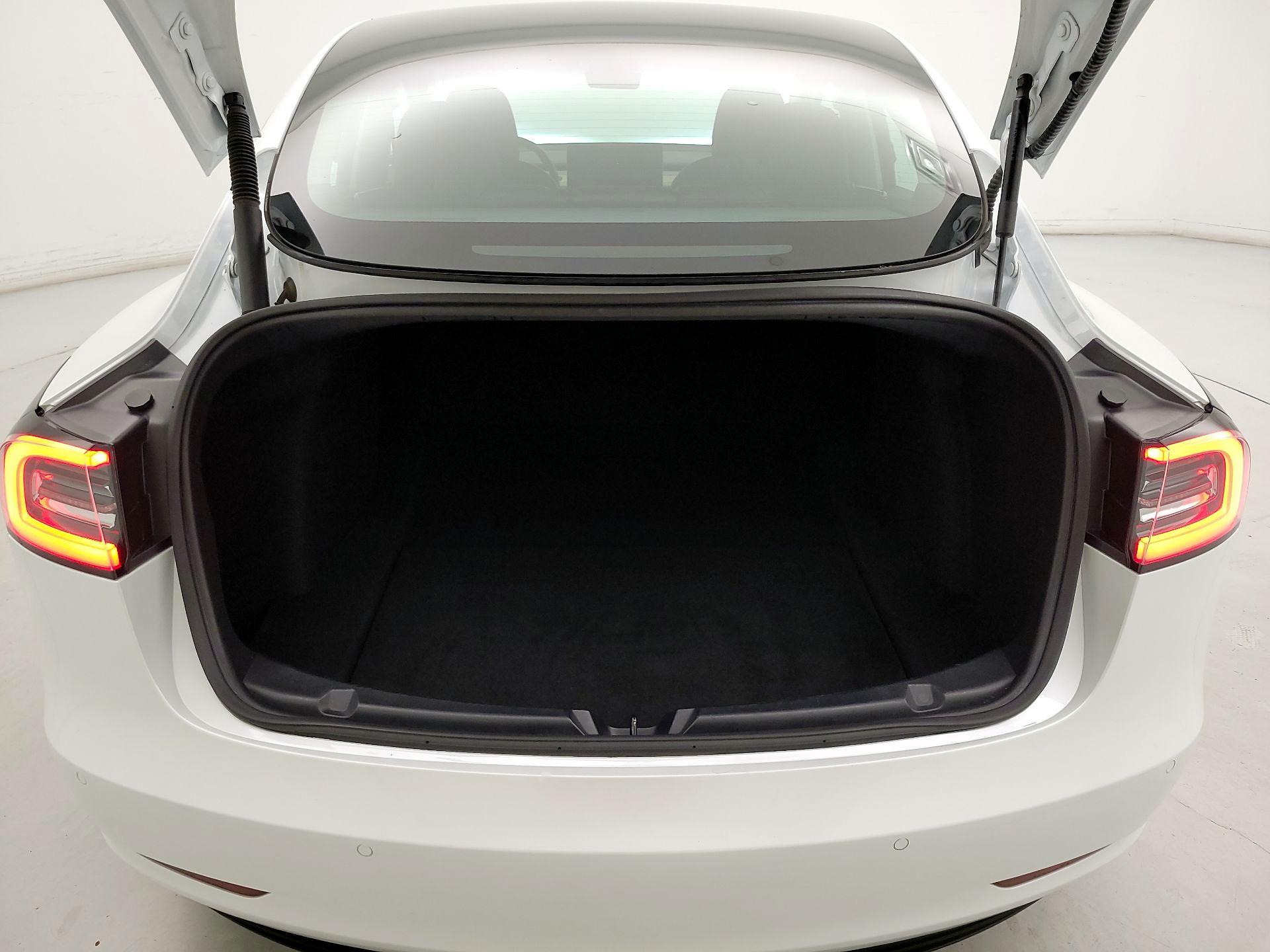 Thumbnail: 2022 Tesla Model 3 - 19