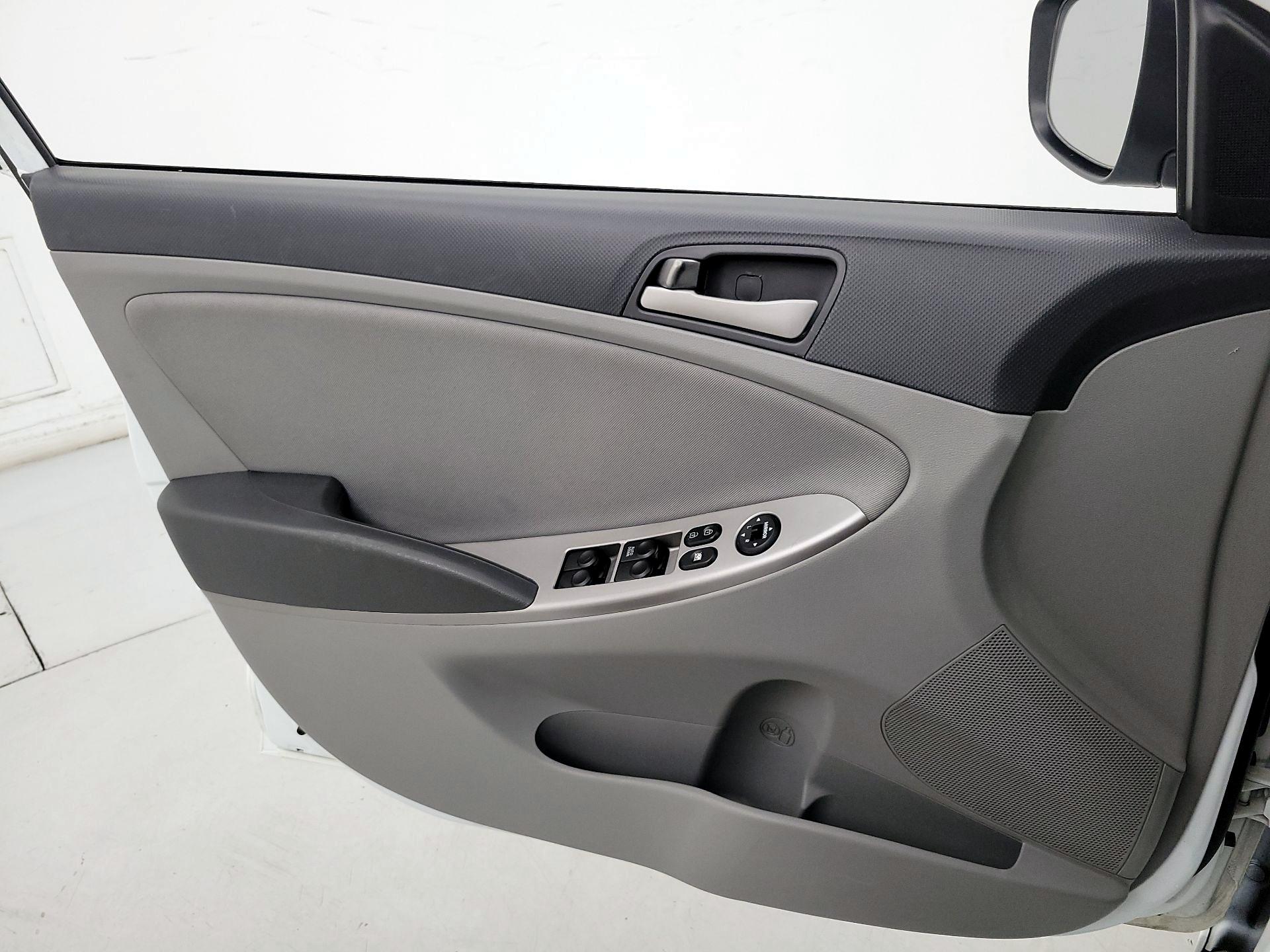 Thumbnail: 2016 Hyundai Accent - 12