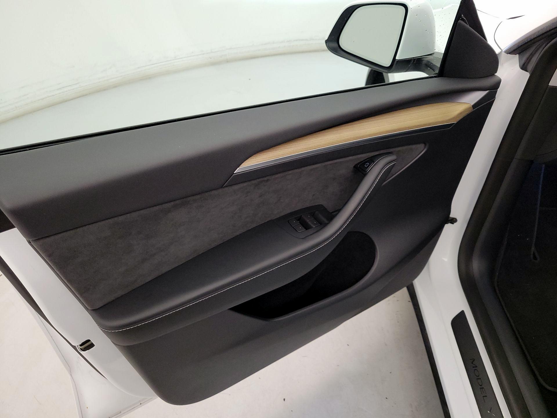 Thumbnail: 2023 Tesla Model Y - 12