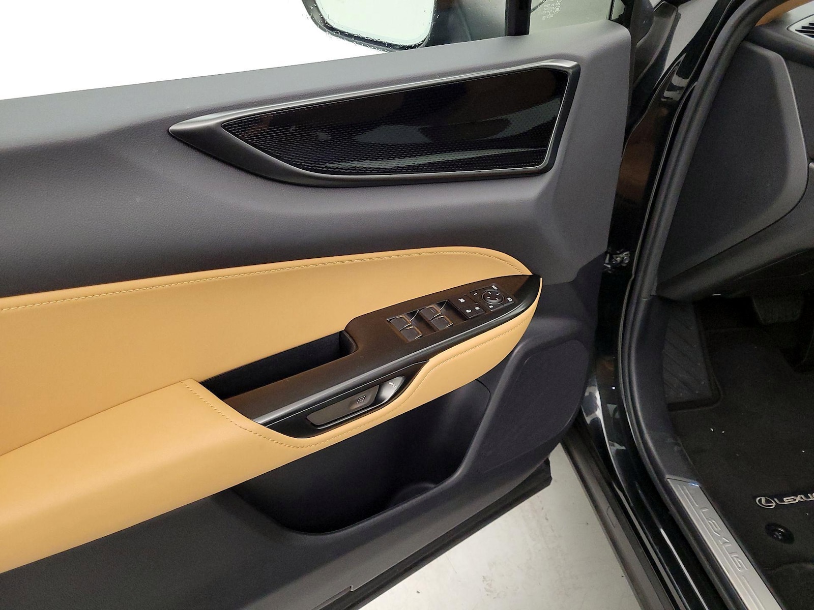 2025 Lexus NX Hybrid 350h - Photo 13
