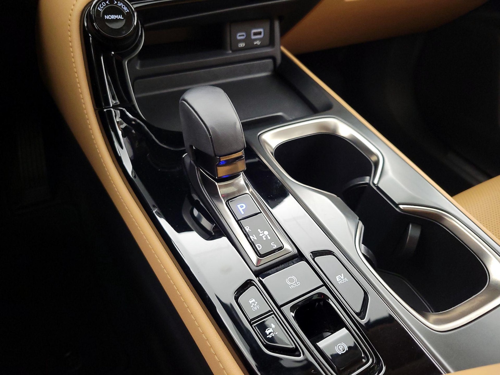 2025 Lexus NX Hybrid 350h - Photo 18