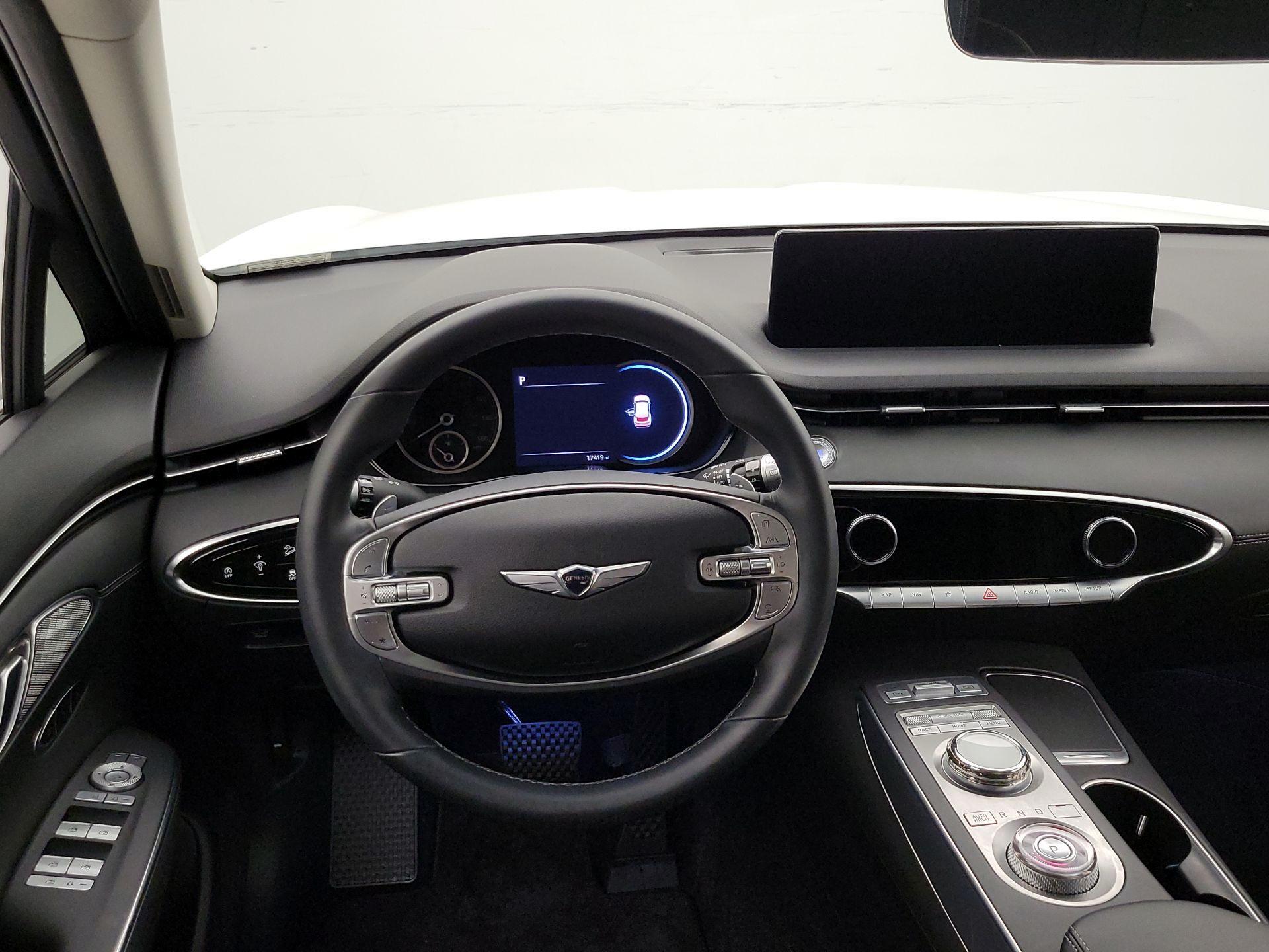 Thumbnail: 2023 Genesis GV70 - 10