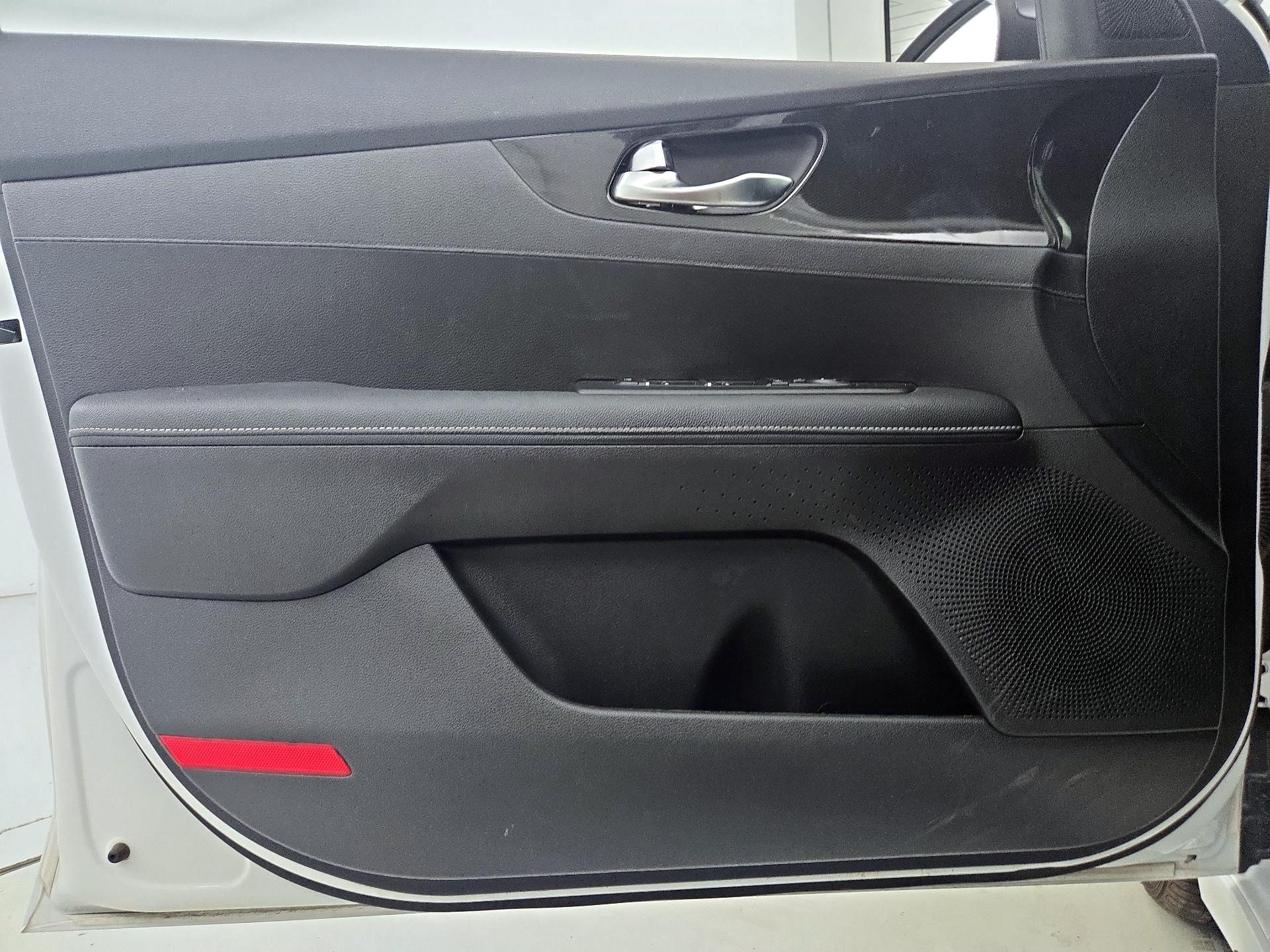Thumbnail: 2023 Kia Forte - 12