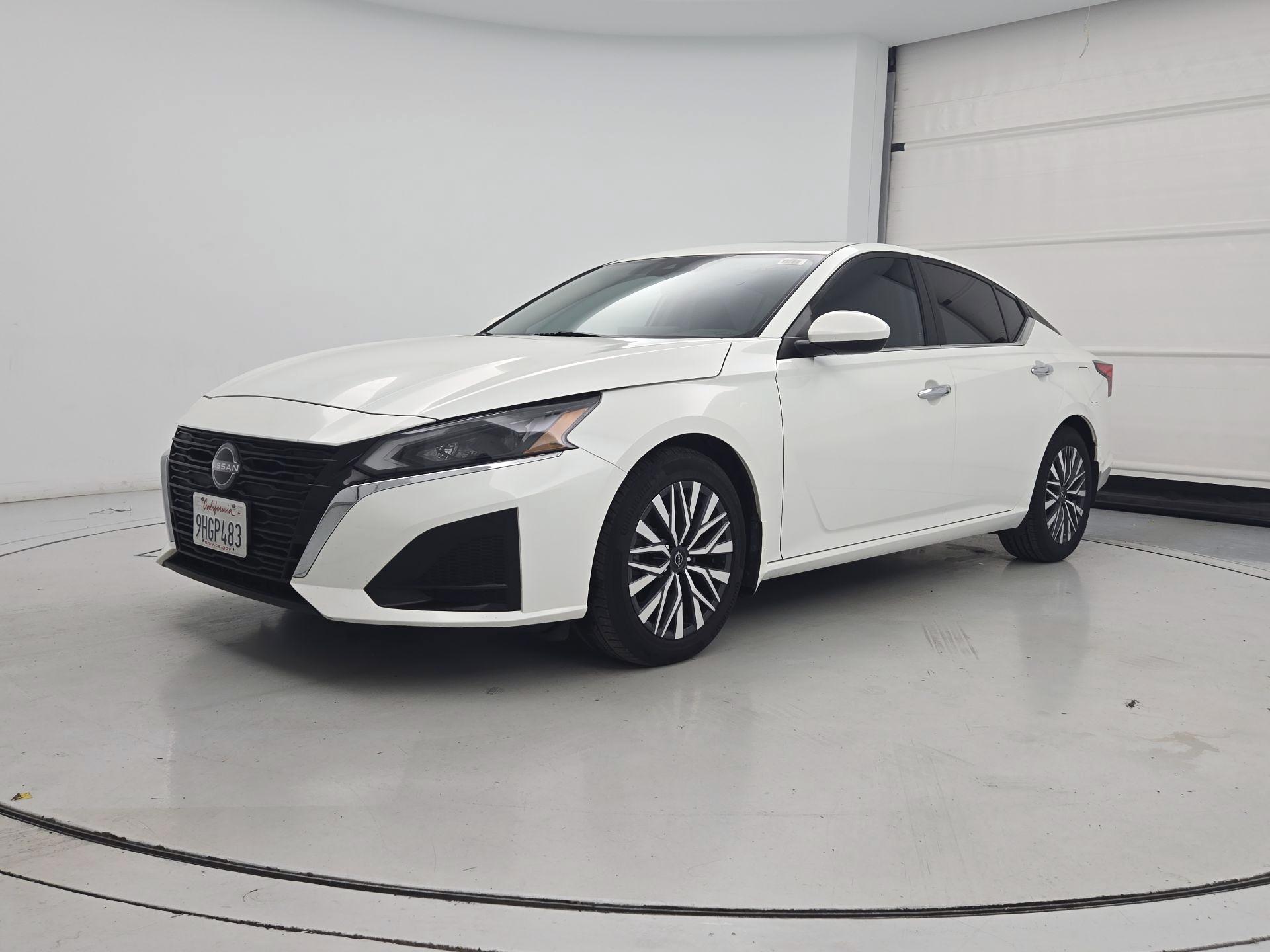 Thumbnail: 2023 Nissan Altima - 3
