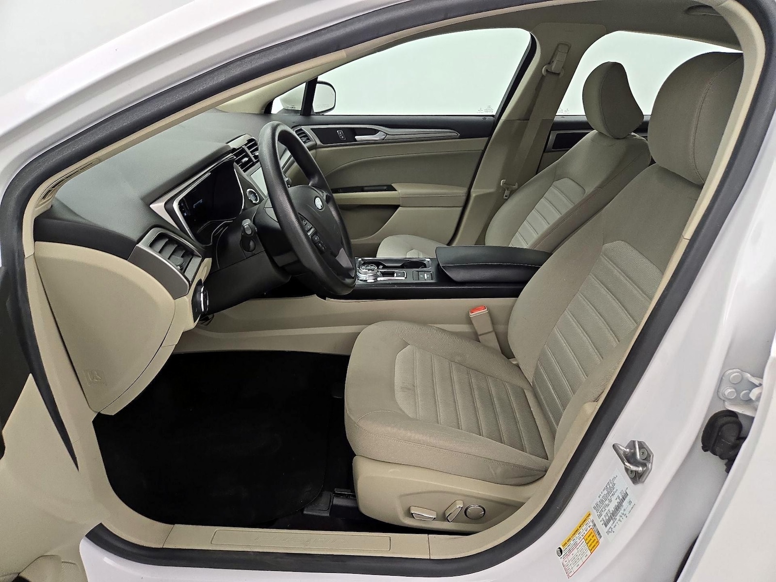 2020 Ford Fusion SE - Photo 12