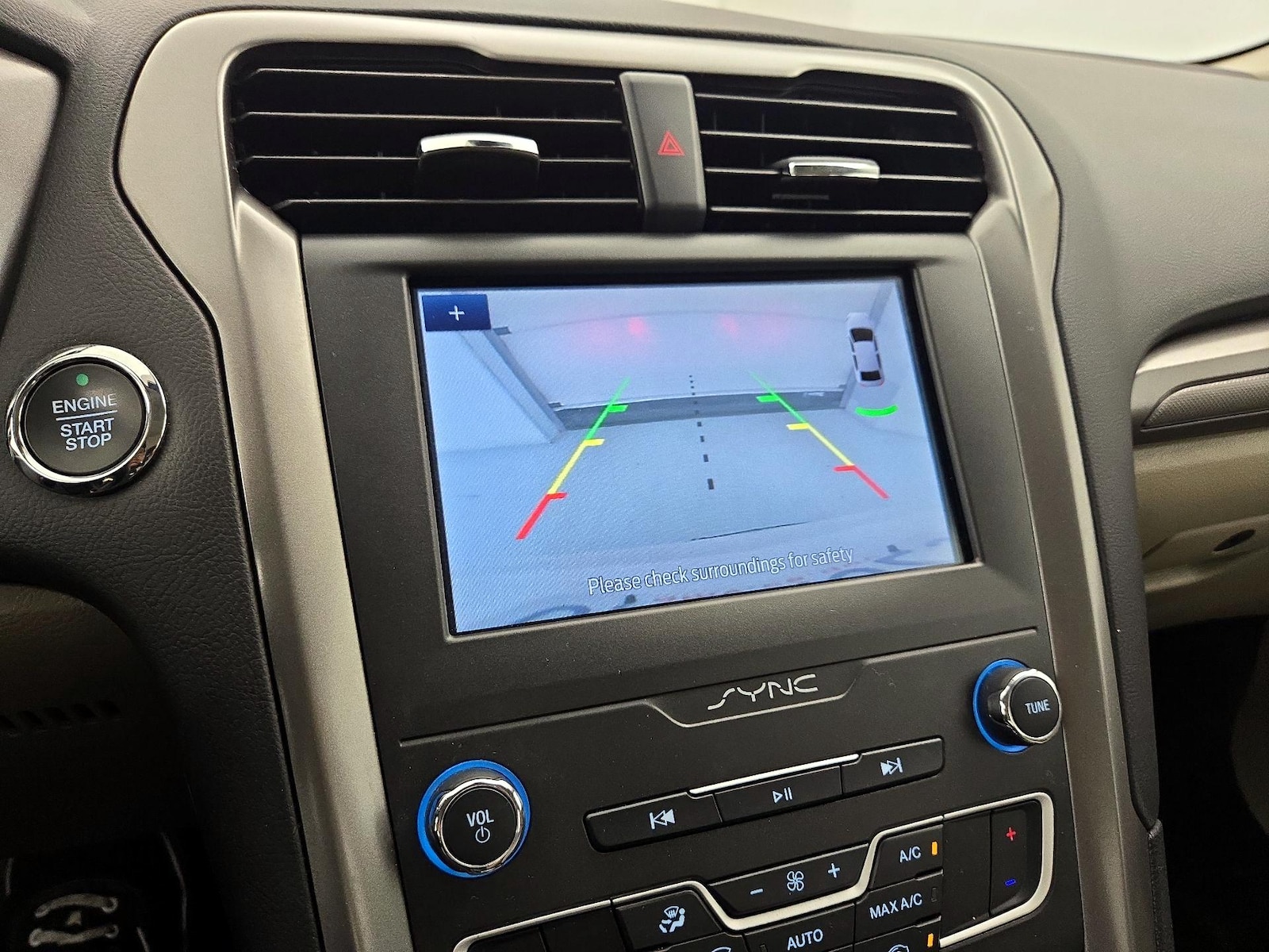 2020 Ford Fusion SE - Photo 16