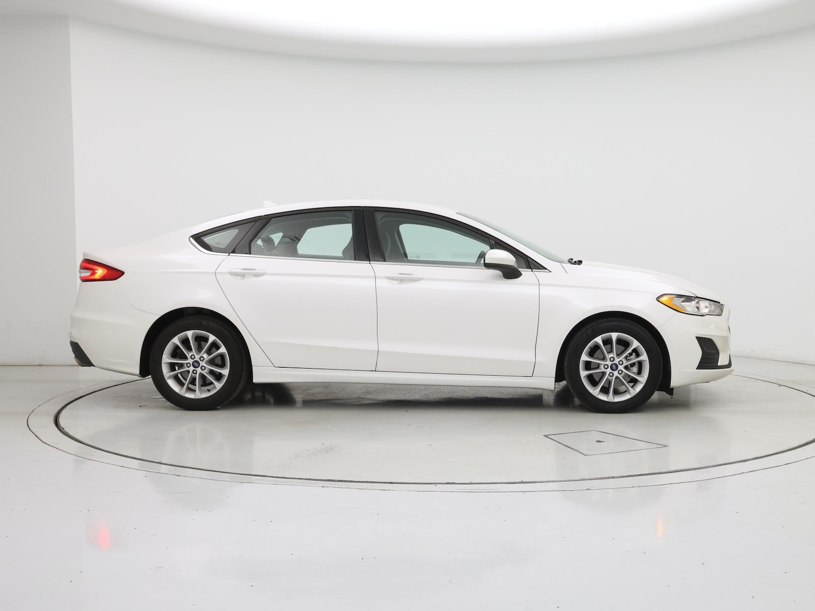 2020 Ford Fusion SE - Photo 8