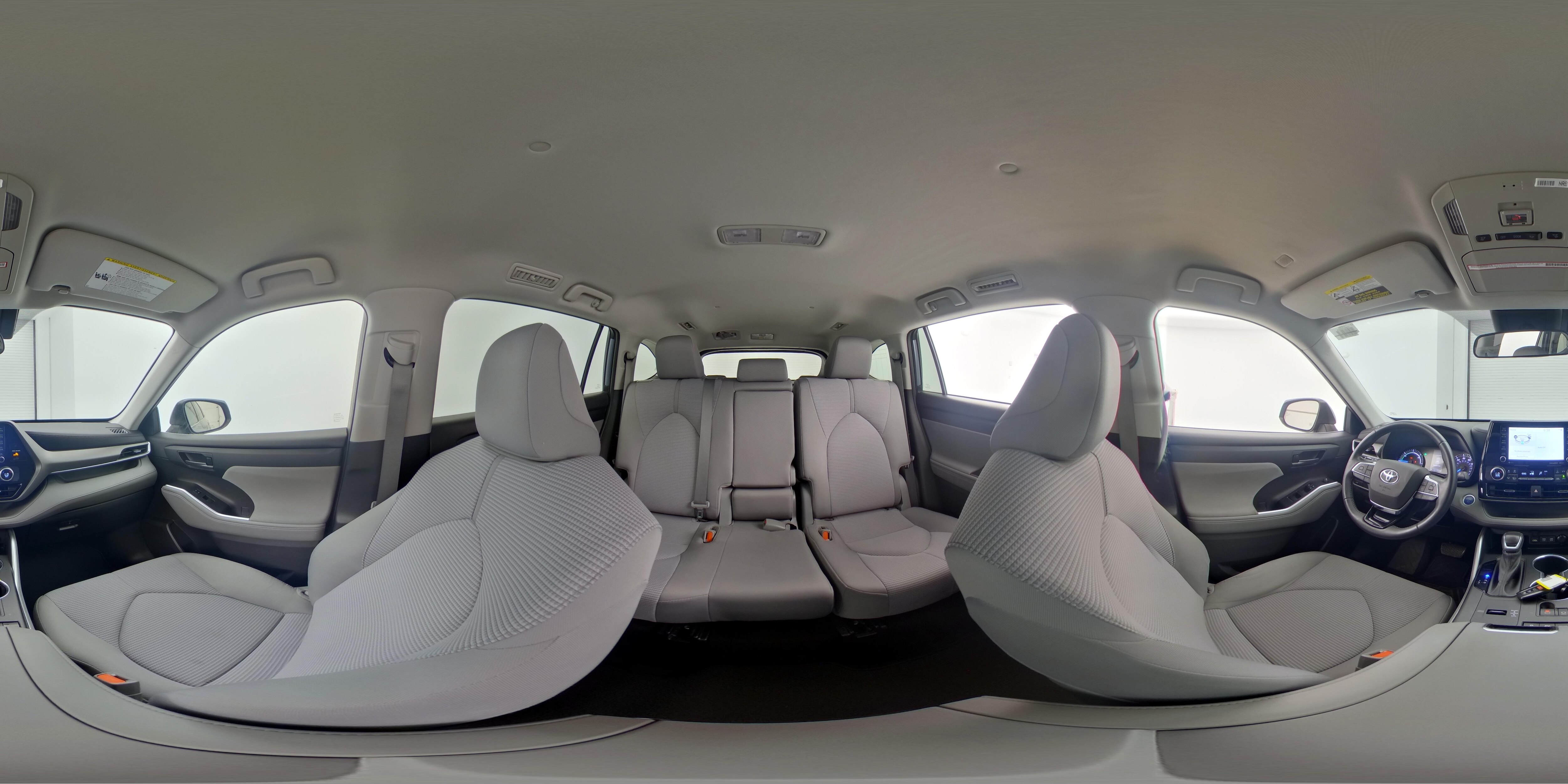 2021 Toyota Highlander LE - Photo 26