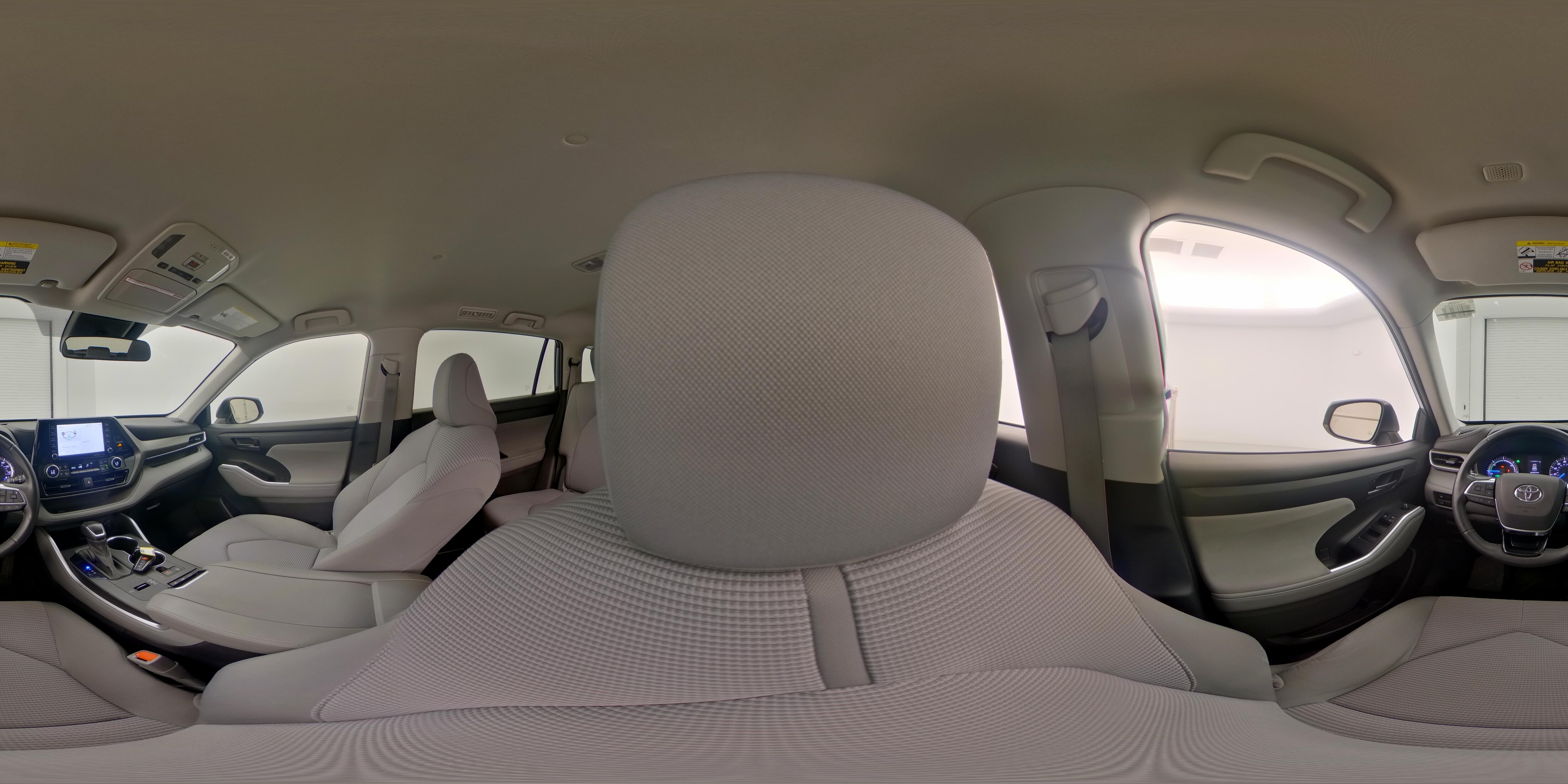 2021 Toyota Highlander LE - Photo 28