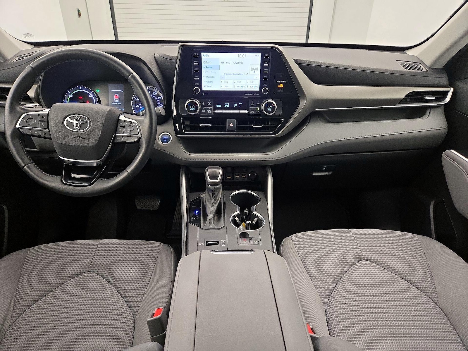2021 Toyota Highlander LE - Photo 10