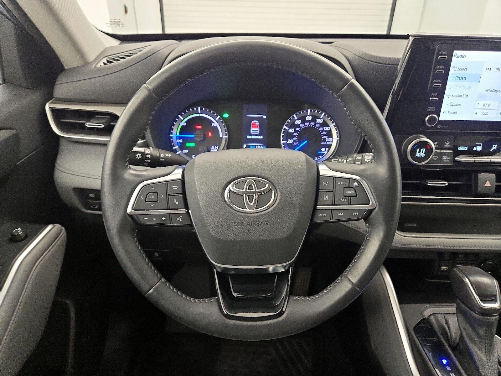 2021 Toyota Highlander LE - Photo 11