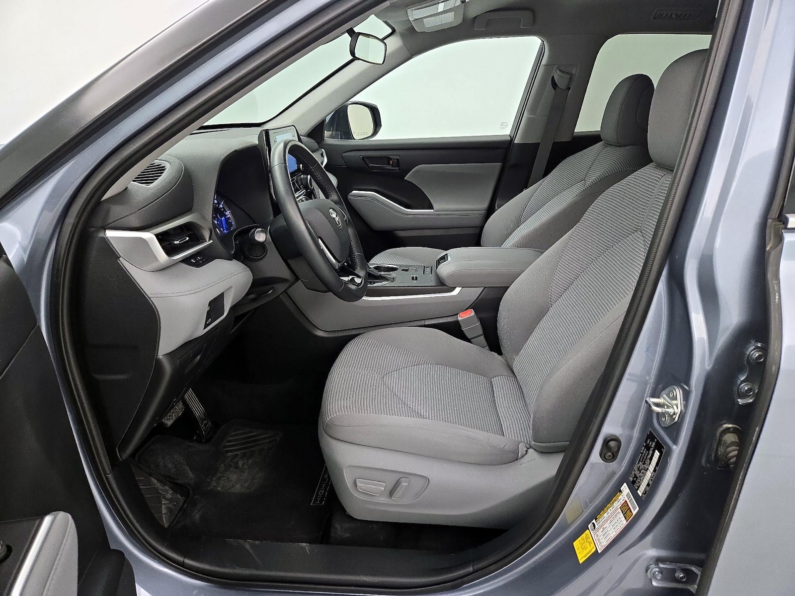 2021 Toyota Highlander LE - Photo 12