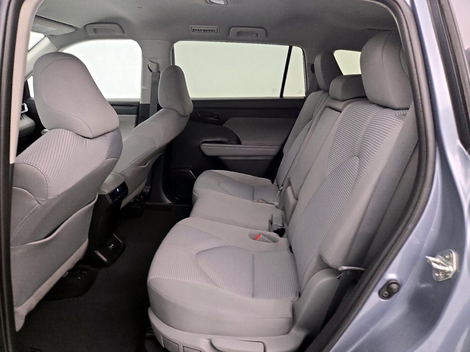 2021 Toyota Highlander LE - Photo 20
