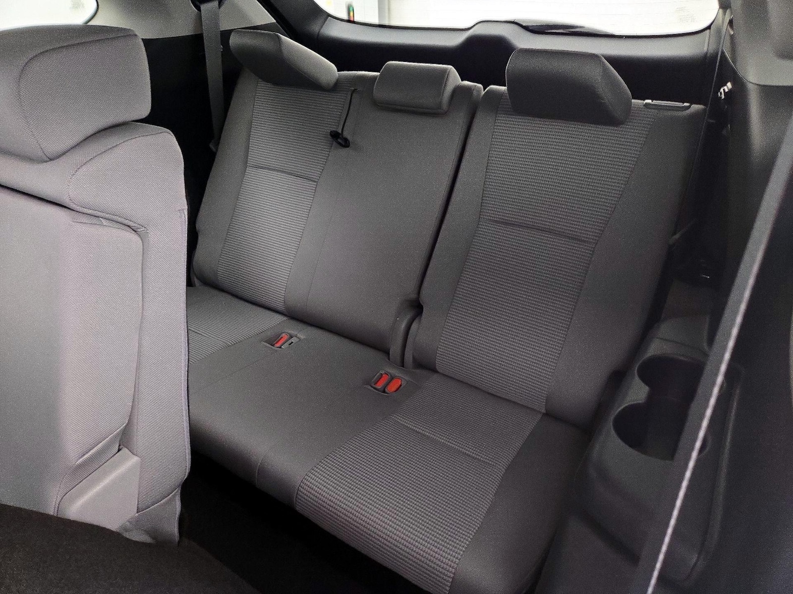 2021 Toyota Highlander LE - Photo 21