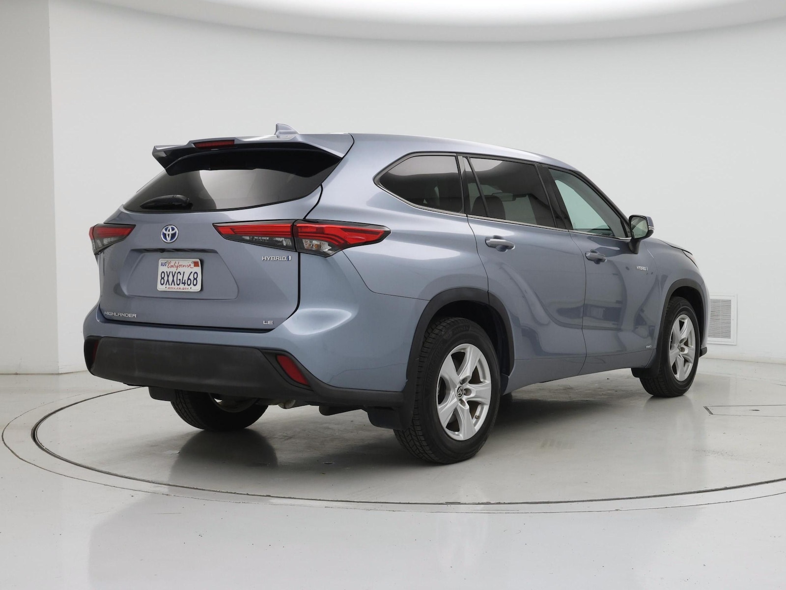 2021 Toyota Highlander LE - Photo 9