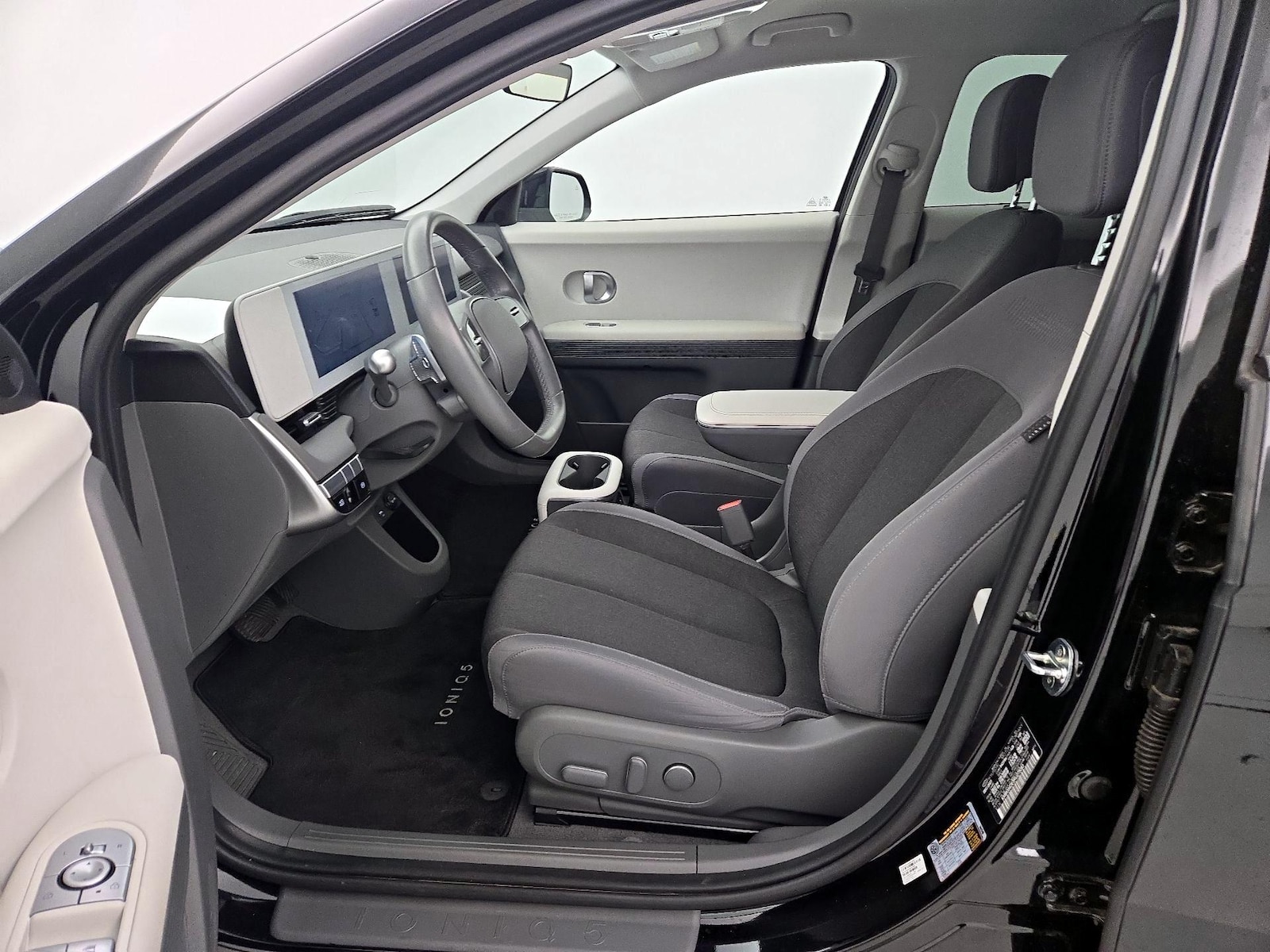 2024 Hyundai IONIQ 5 SE - Photo 12