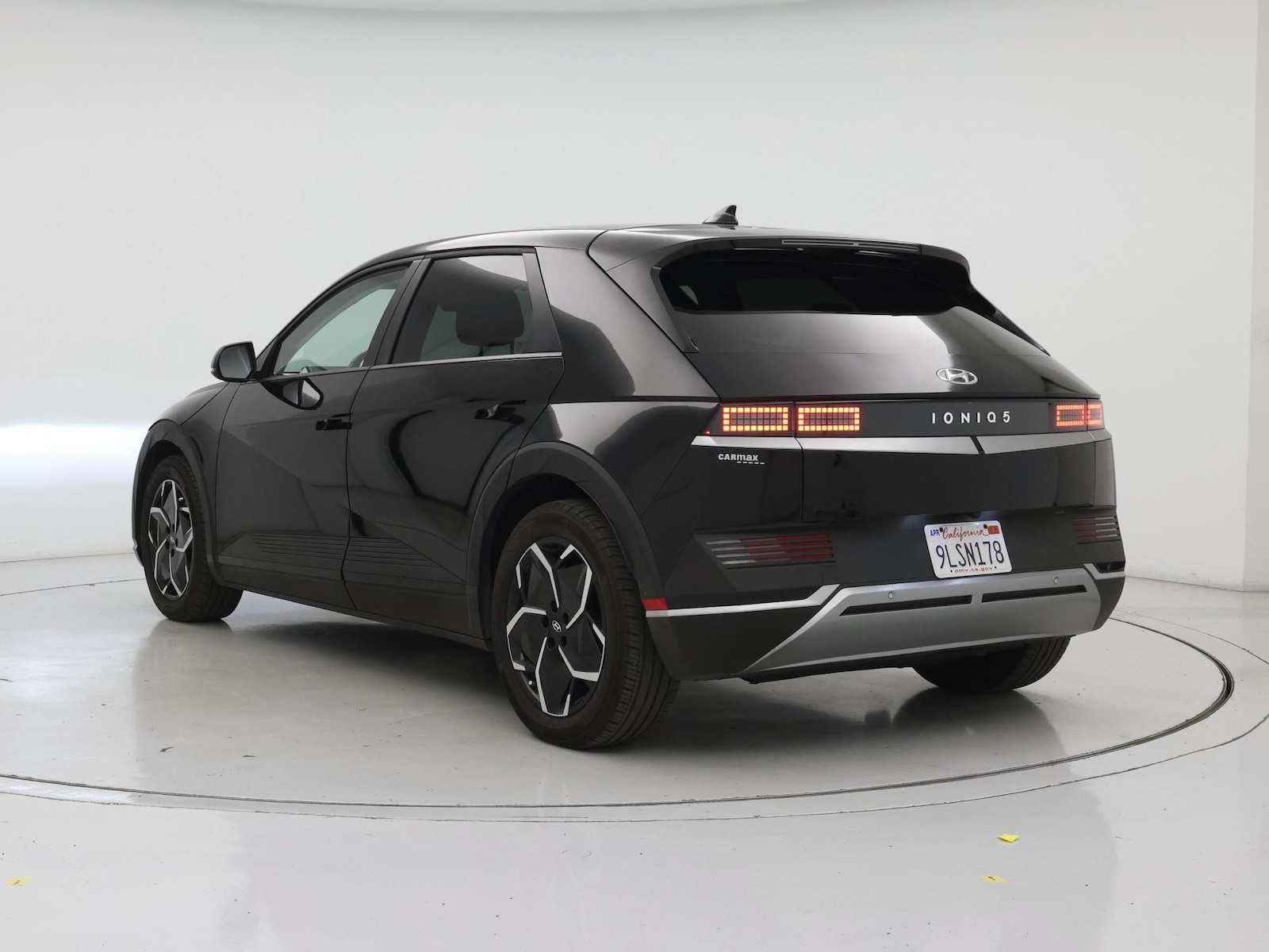 2024 Hyundai IONIQ 5 SE - Photo 3
