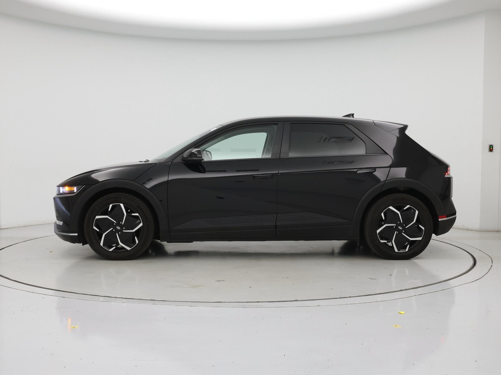 2024 Hyundai IONIQ 5 SE - Photo 4