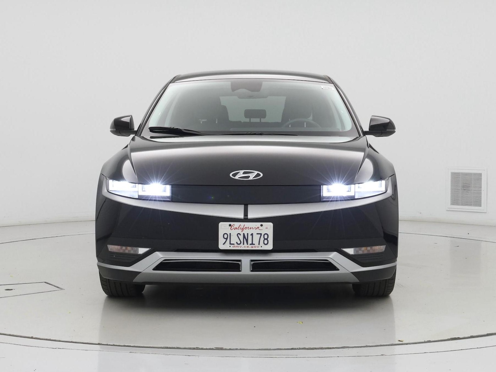 2024 Hyundai IONIQ 5 SE - Photo 6