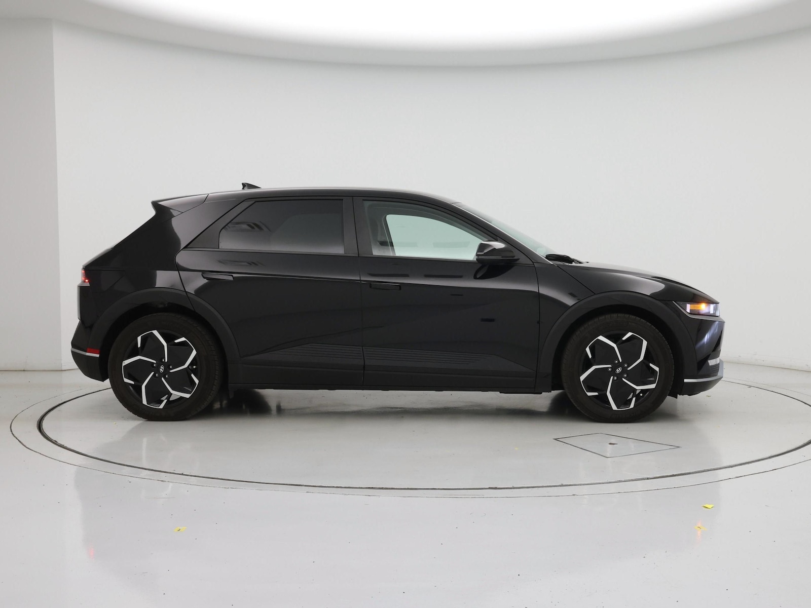 2024 Hyundai IONIQ 5 SE - Photo 8