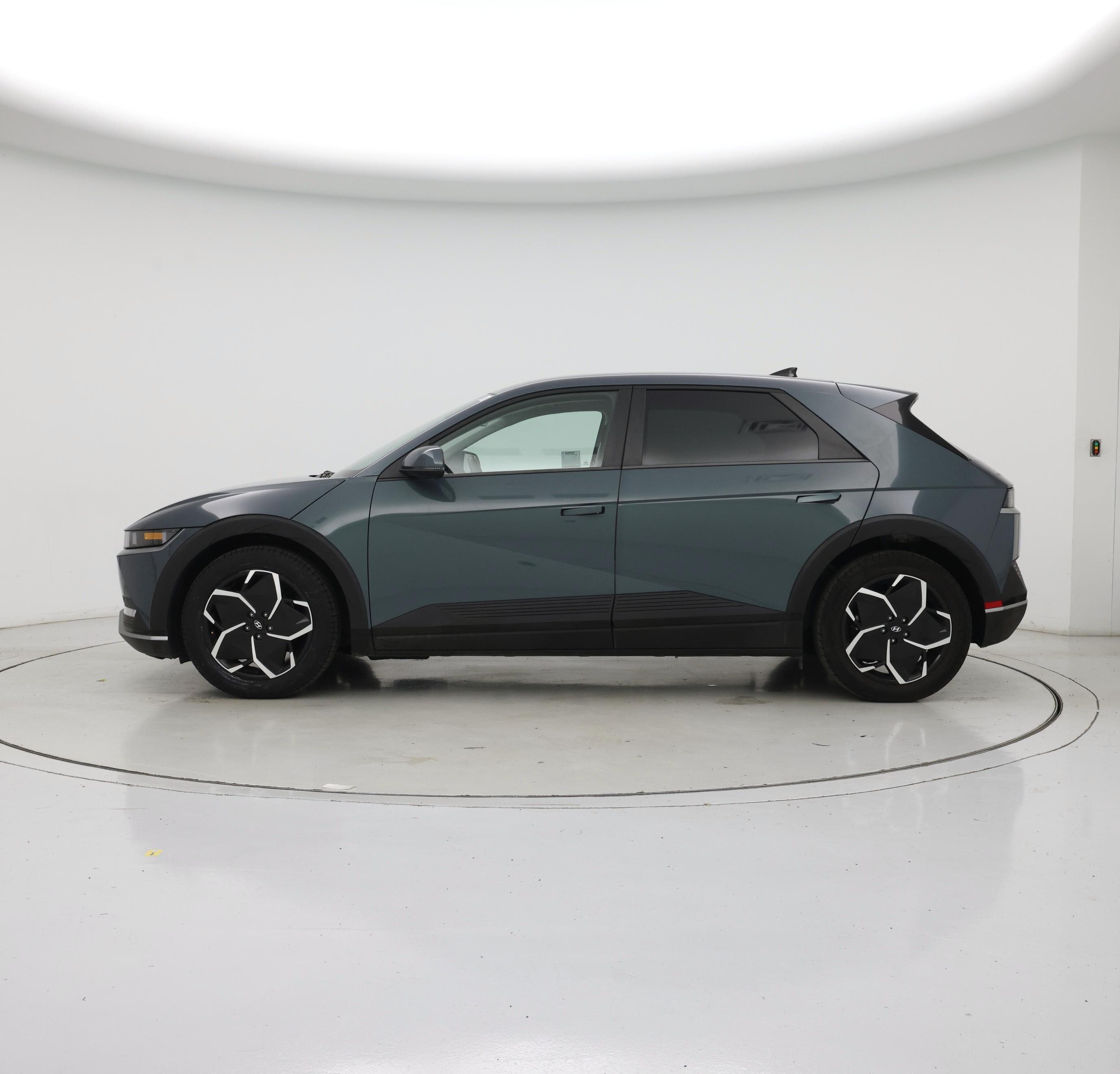 Thumbnail: 2024 Hyundai Ioniq 5 - 3