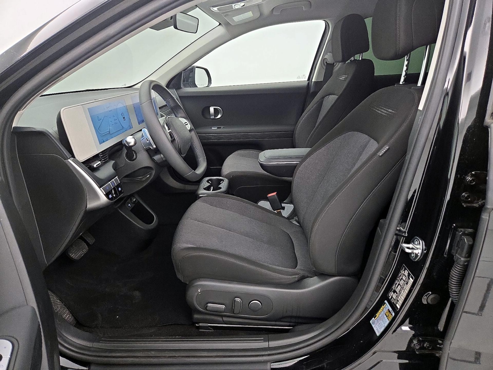 2023 Hyundai IONIQ 5 SE - Photo 12