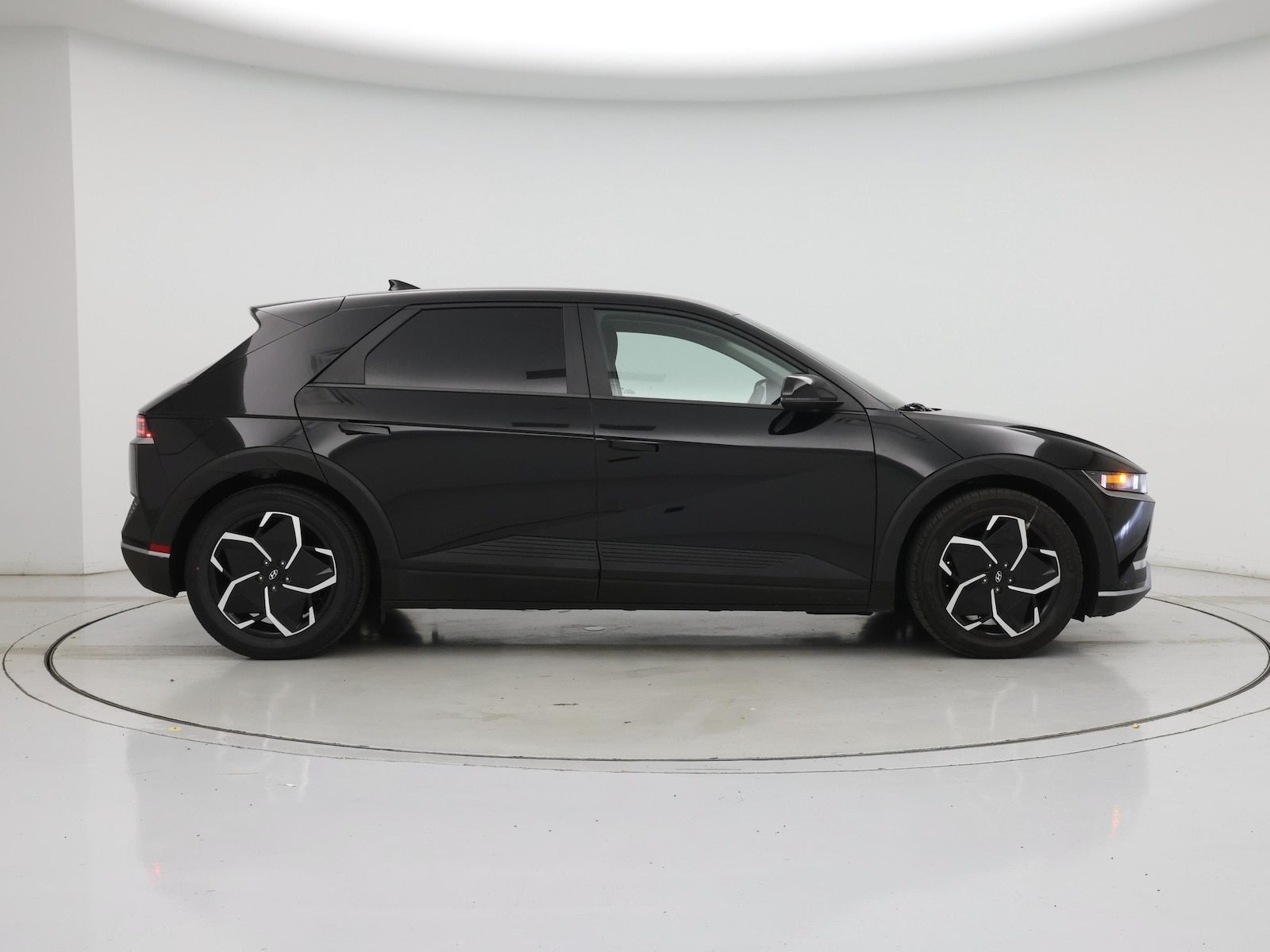 2023 Hyundai IONIQ 5 SE - Photo 8