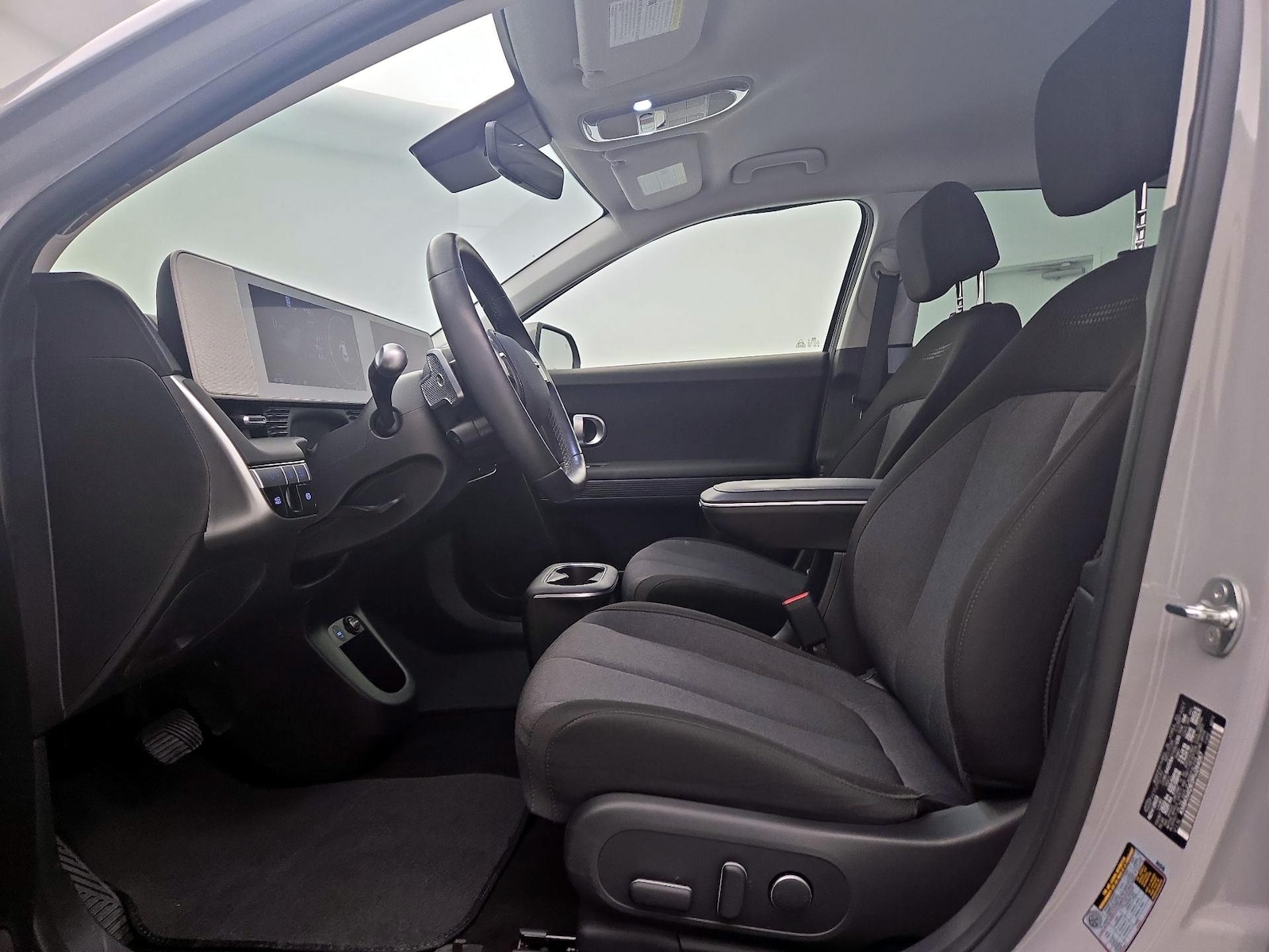 2024 Hyundai IONIQ 5 SEL - Photo 12