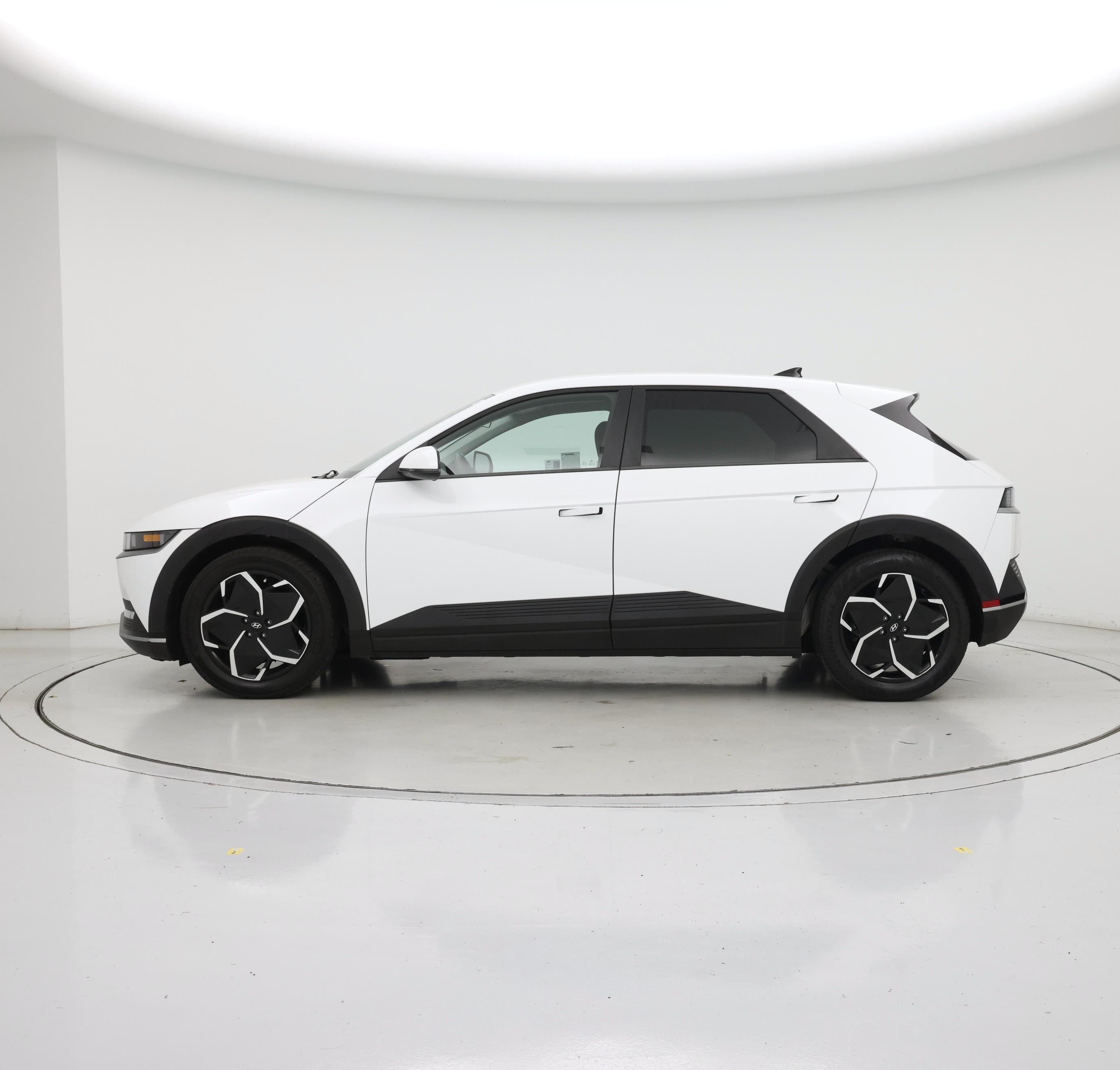 Thumbnail: 2024 Hyundai Ioniq 5 - 3