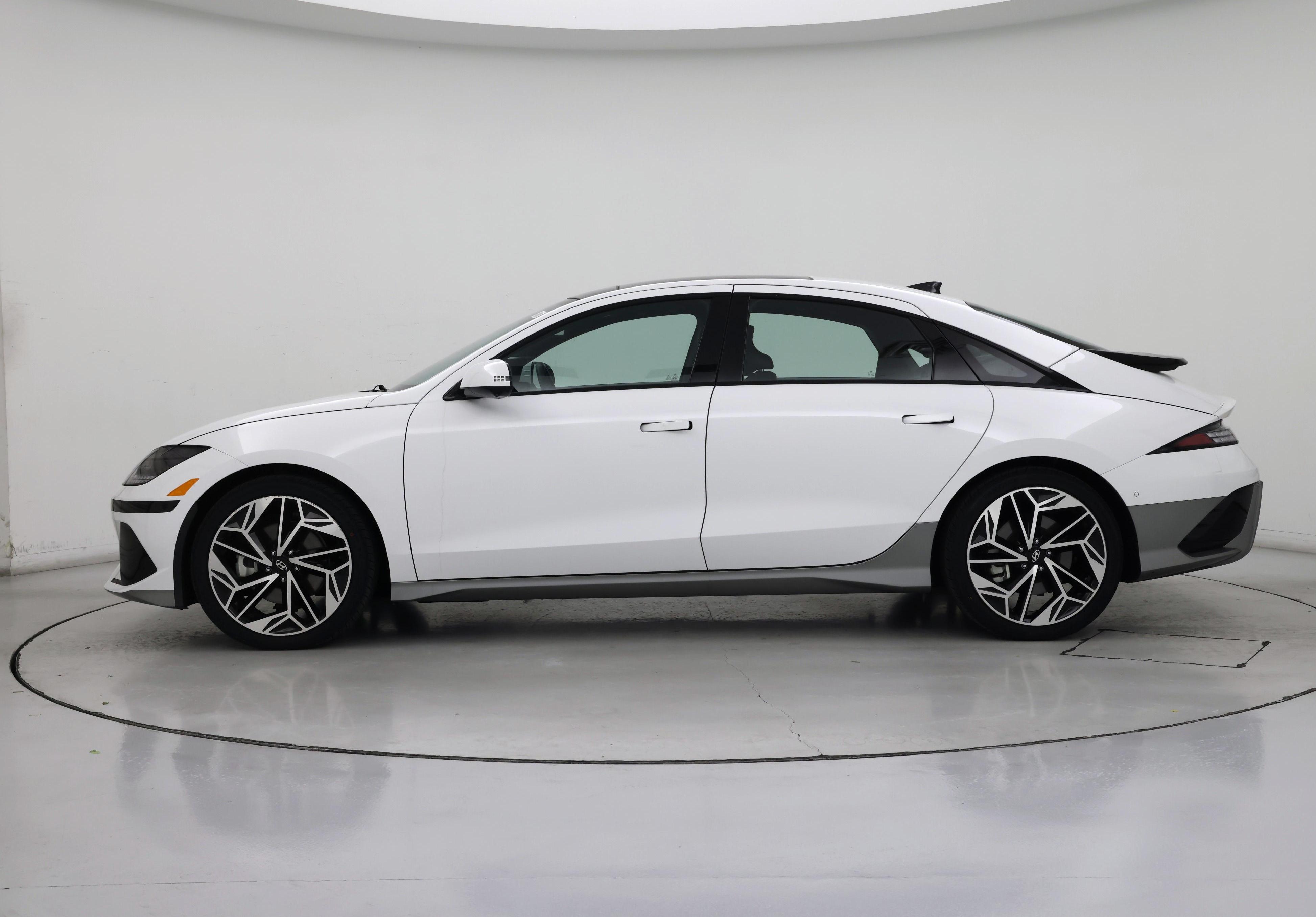 Thumbnail: 2023 Hyundai Ioniq 6 - 3