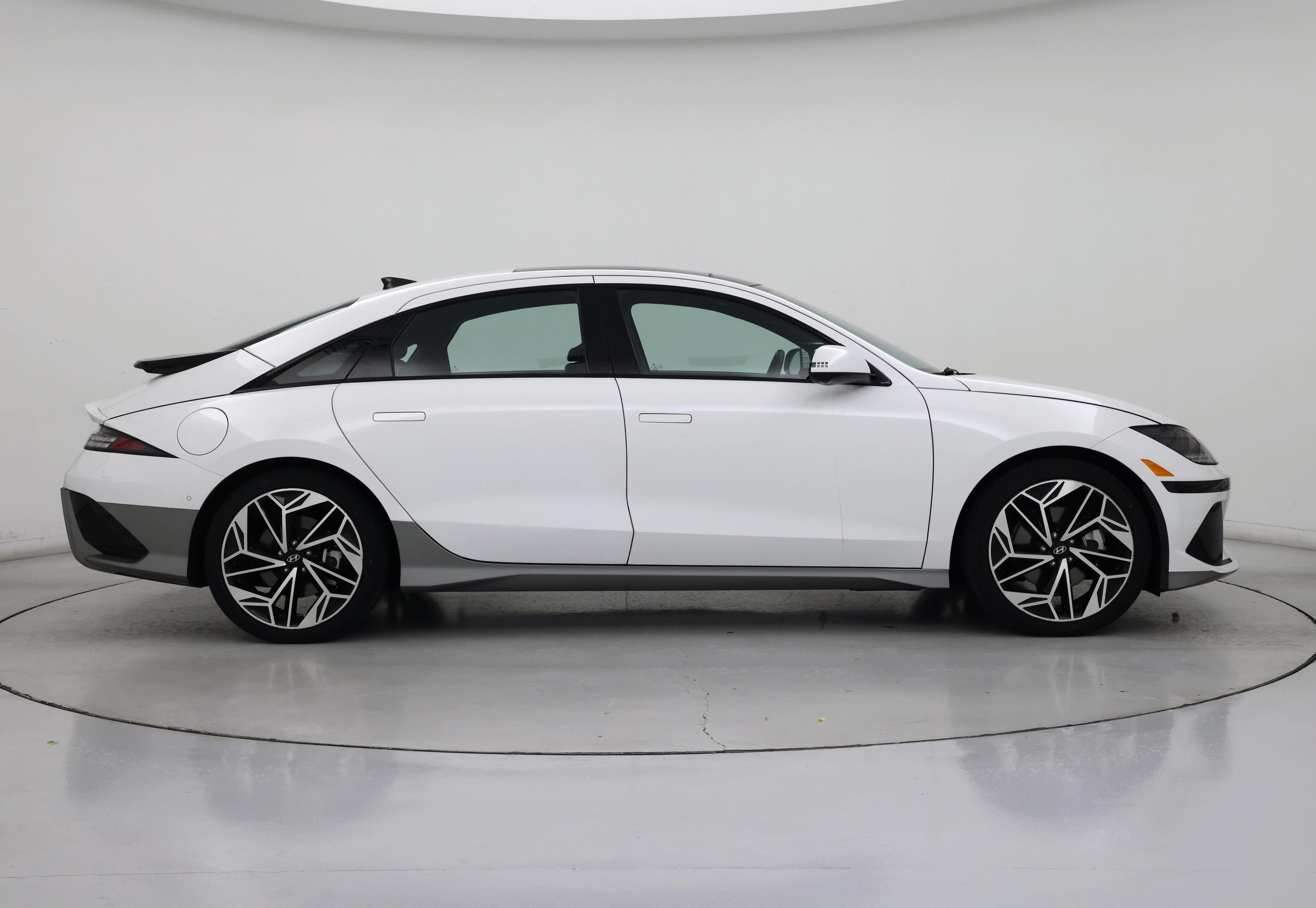 Thumbnail: 2023 Hyundai Ioniq 6 - 7