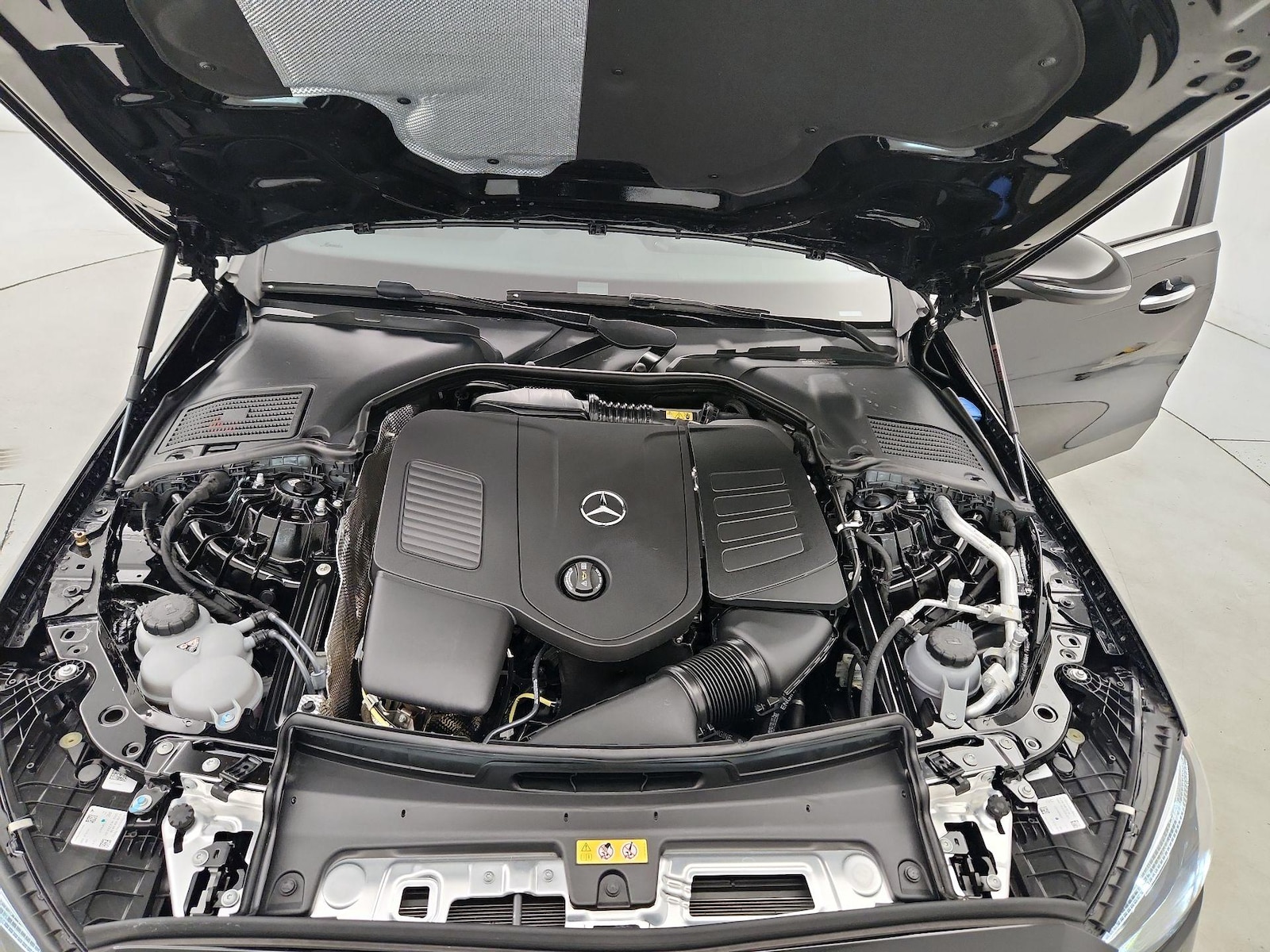 2025 Mercedes-Benz C-Class Sedan C 300 - Photo 23