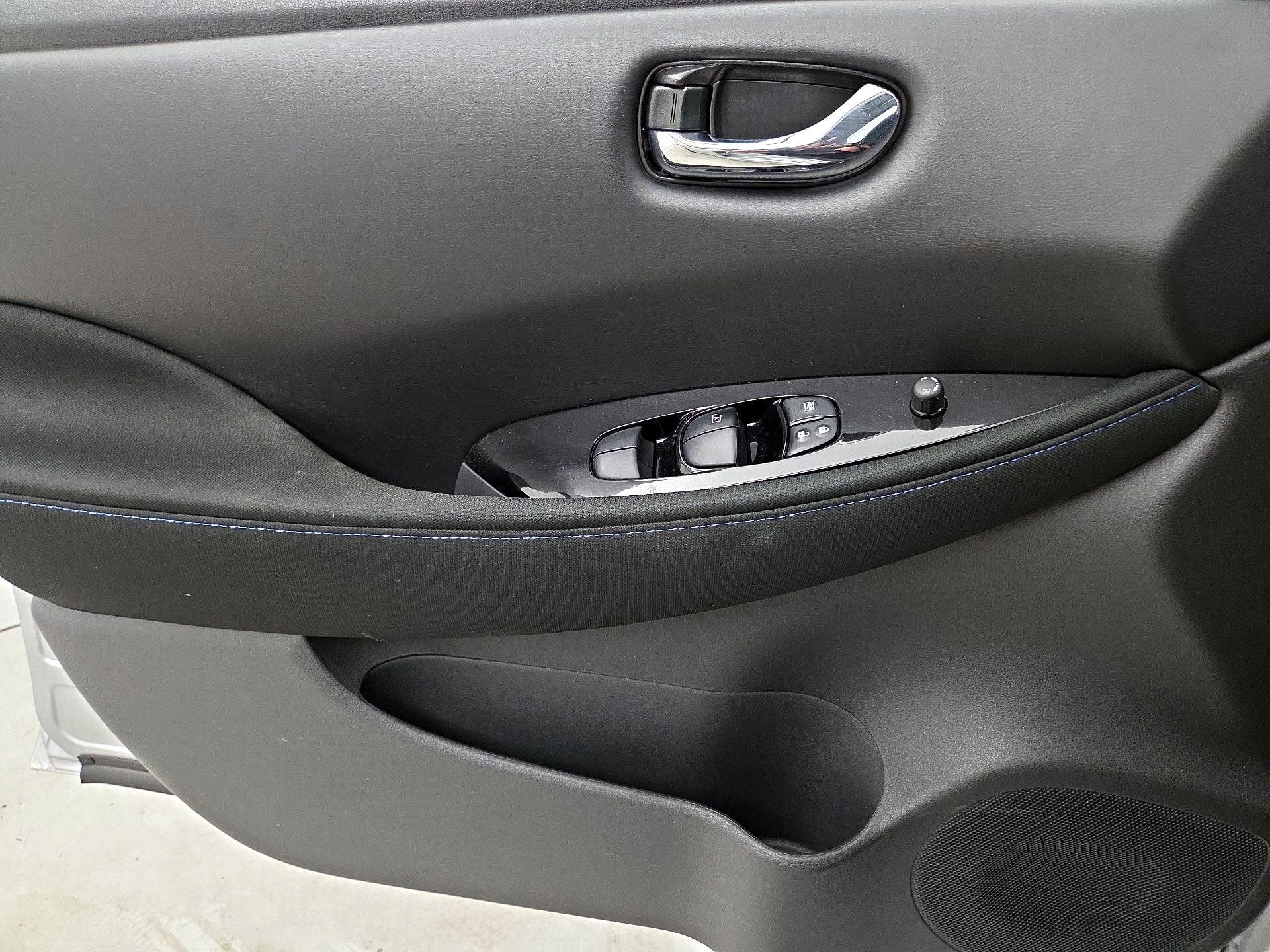 Thumbnail: 2023 Nissan Leaf - 12