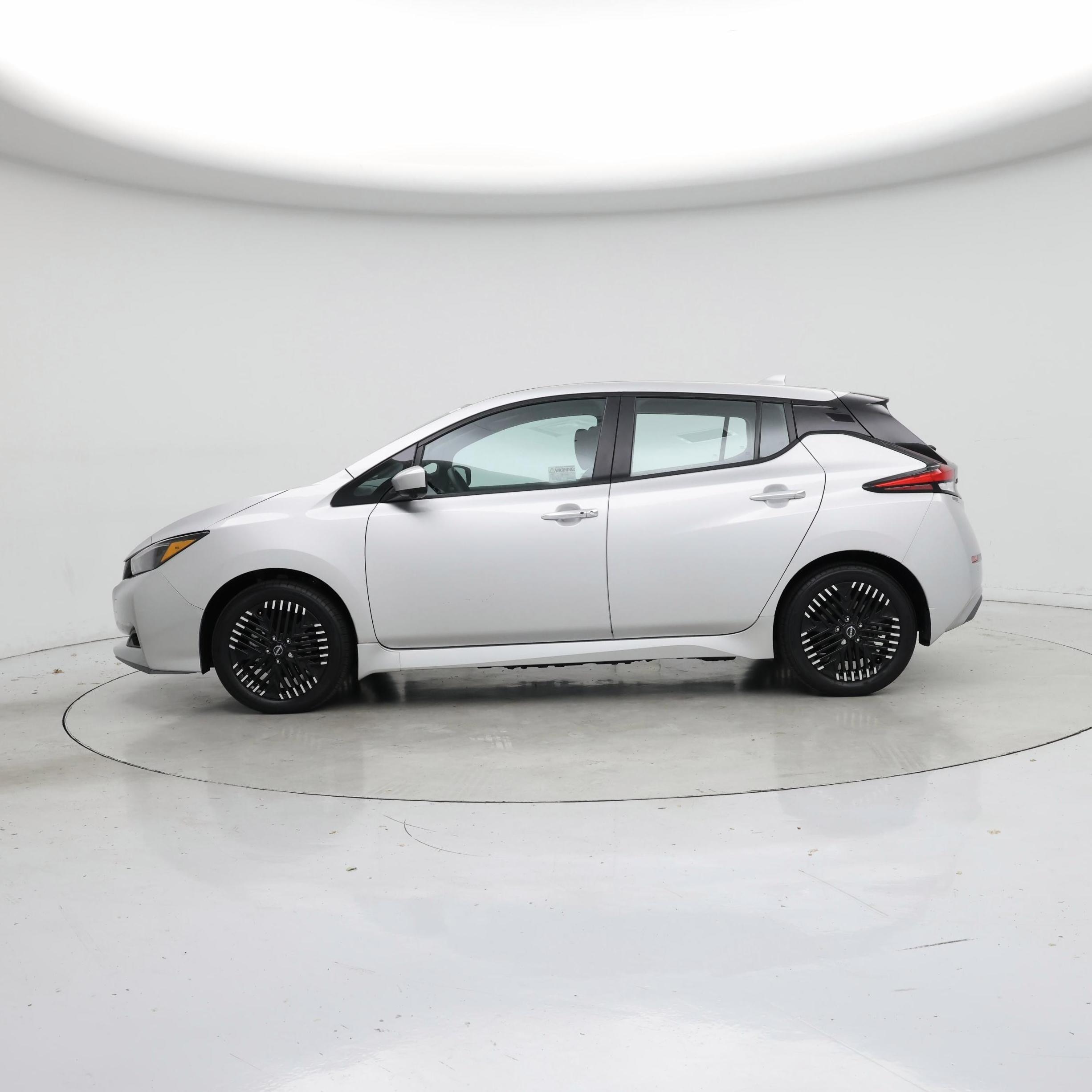 Thumbnail: 2023 Nissan Leaf - 3