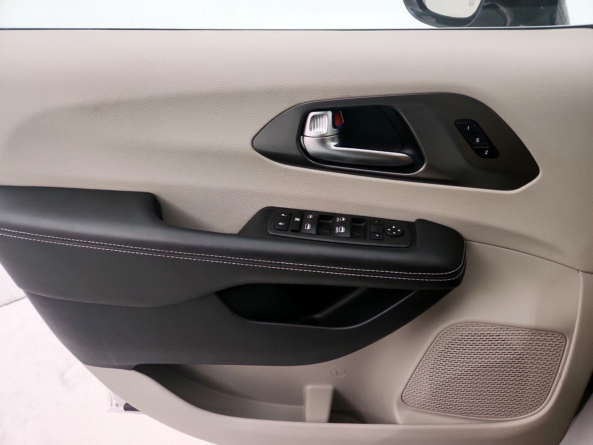 Thumbnail: 2024 Chrysler Pacifica - 12