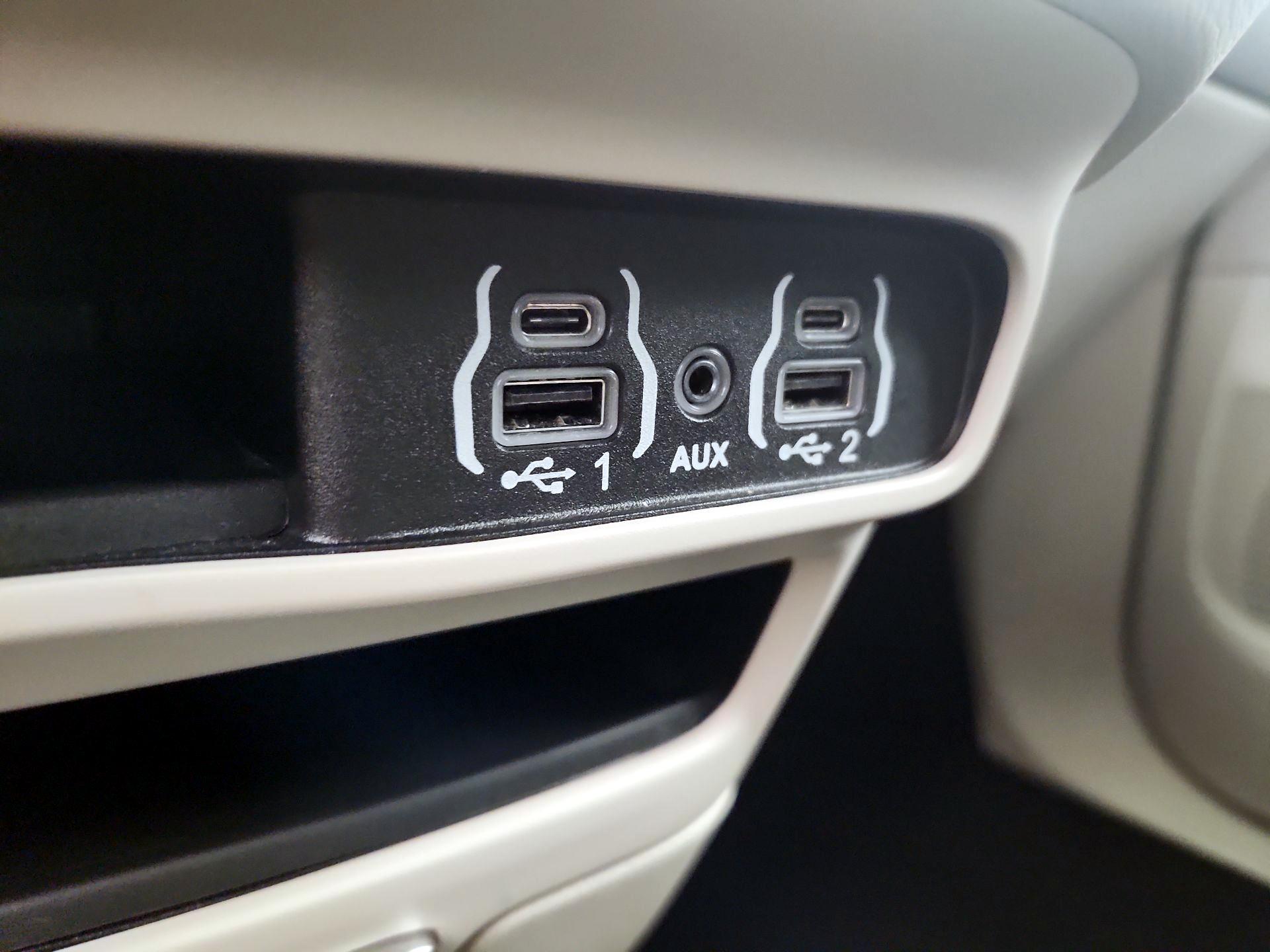 Thumbnail: 2024 Chrysler Pacifica - 18