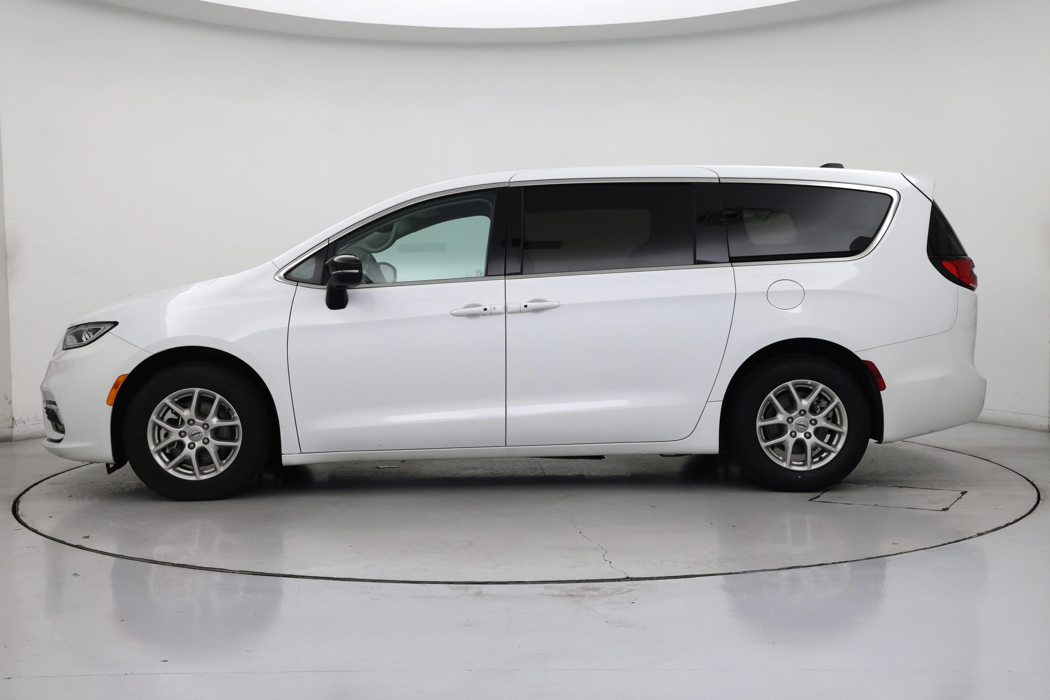Thumbnail: 2024 Chrysler Pacifica - 3