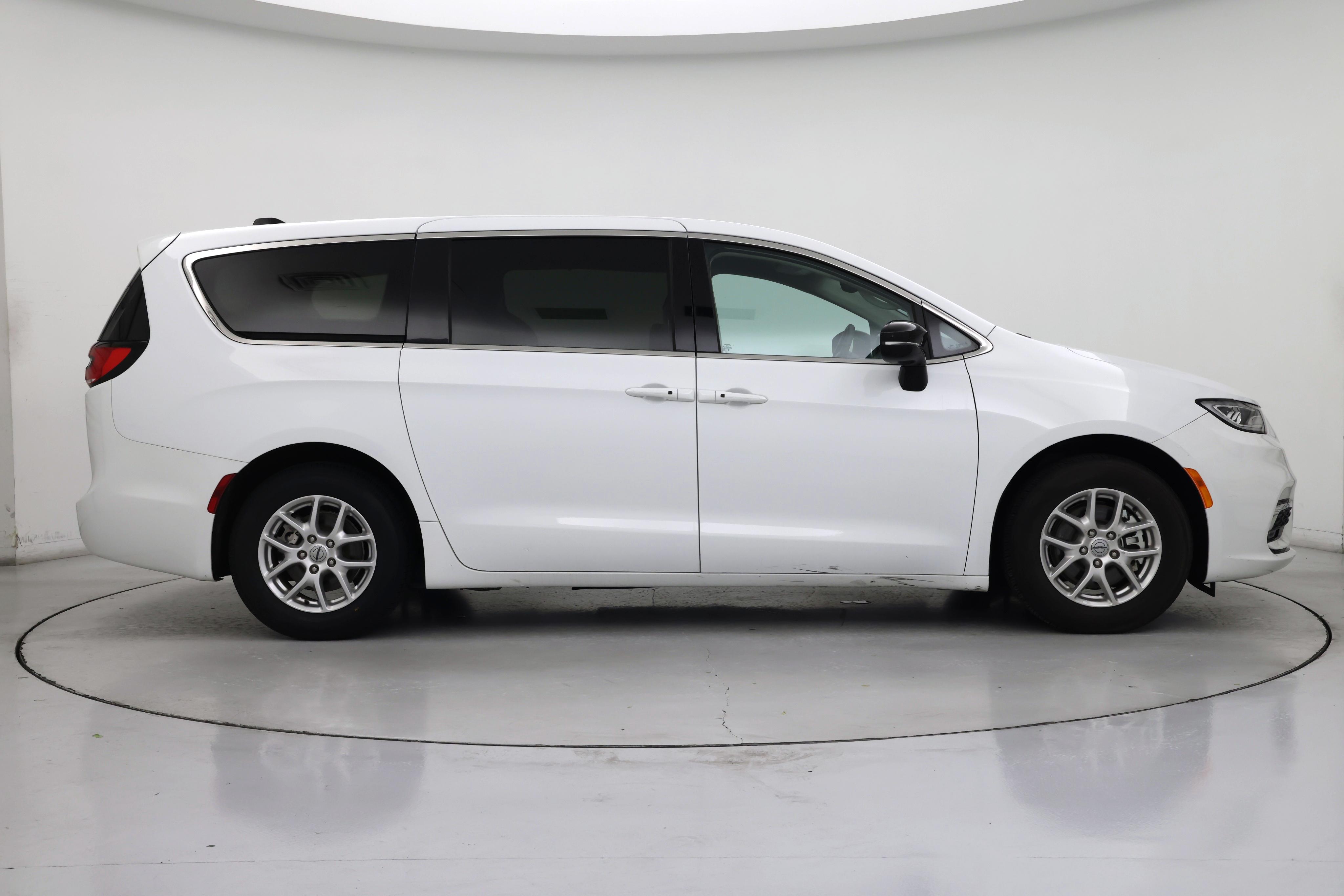 Thumbnail: 2024 Chrysler Pacifica - 7