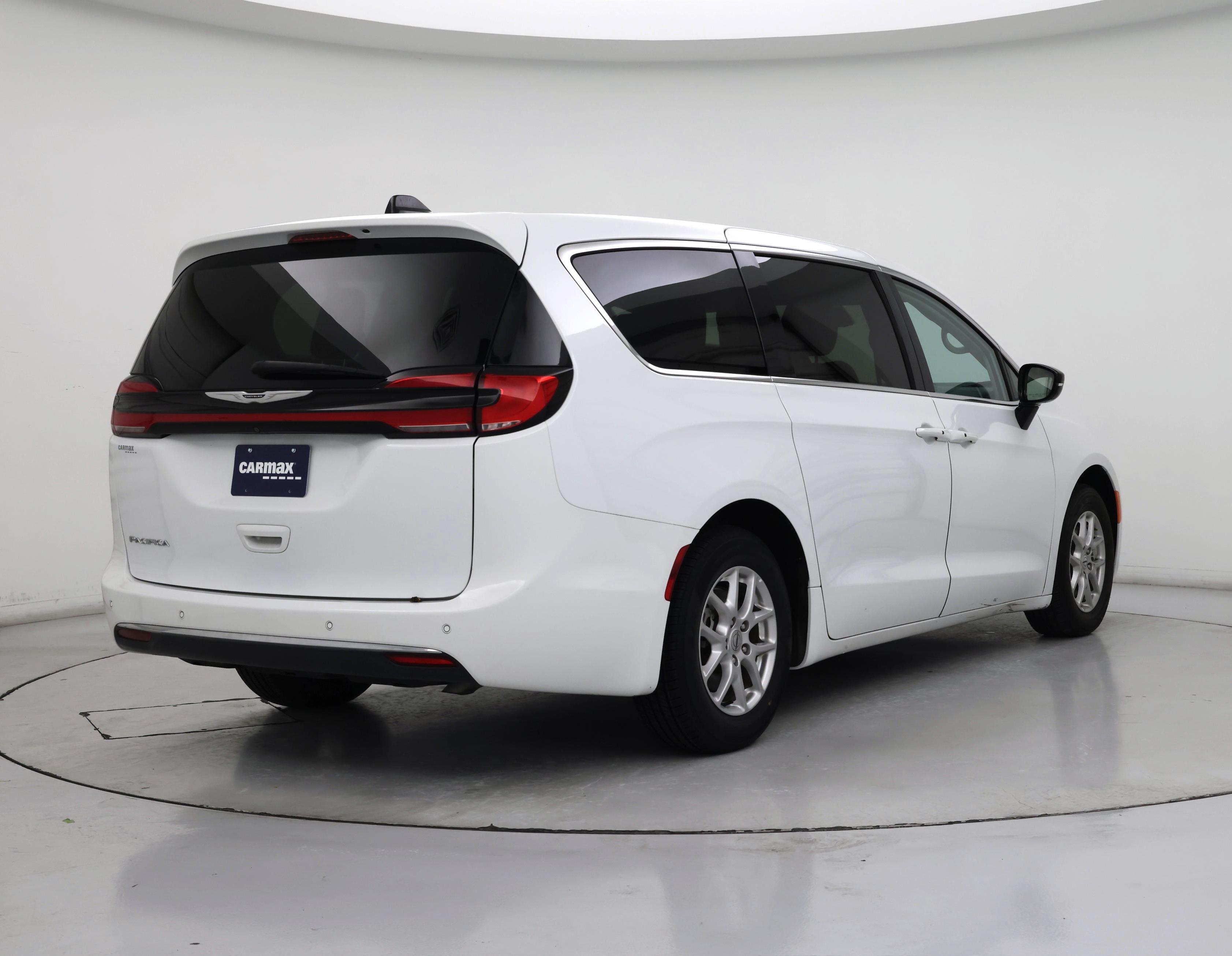 Thumbnail: 2024 Chrysler Pacifica - 8