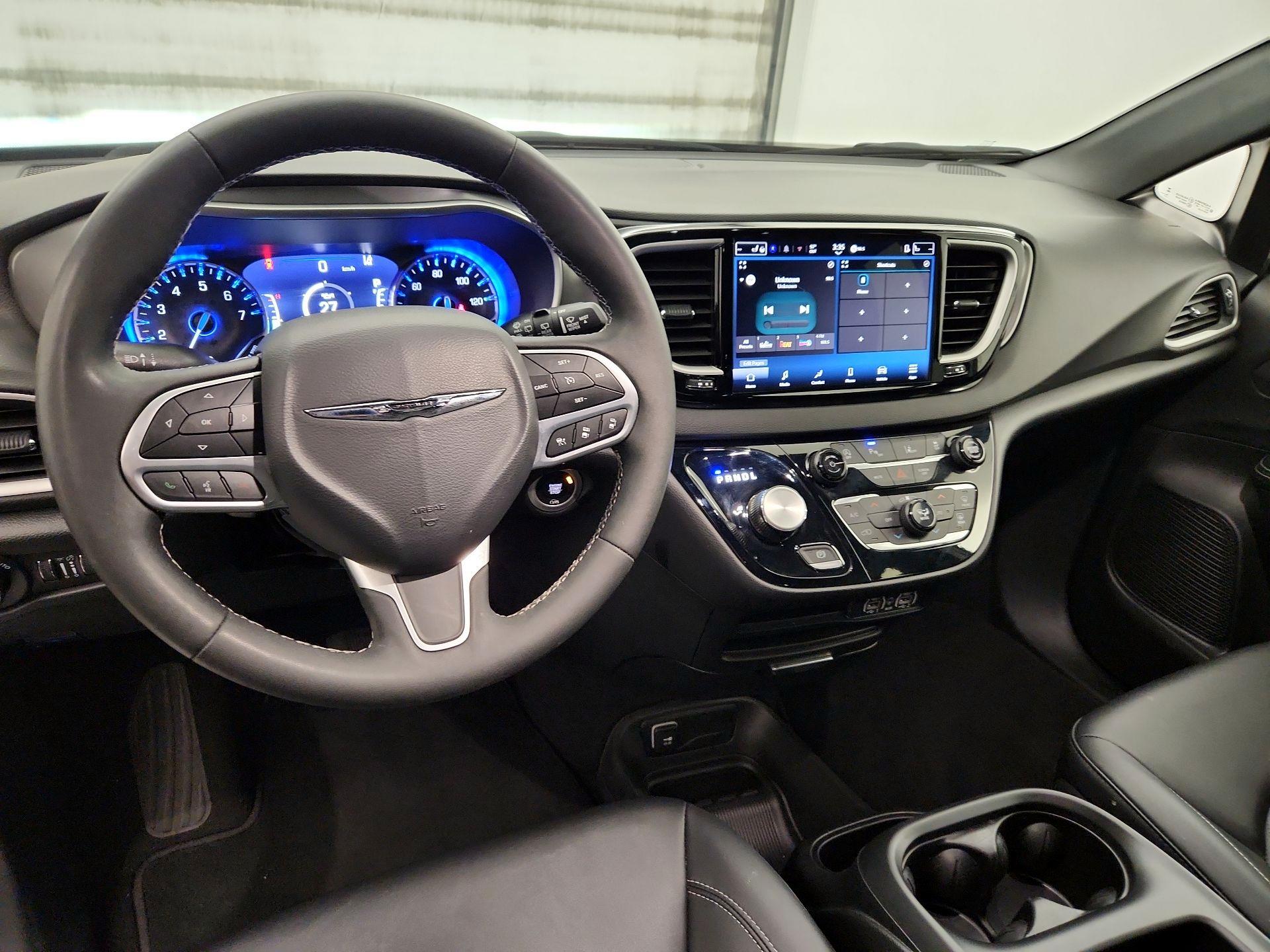 Thumbnail: 2025 Chrysler Pacifica - 9
