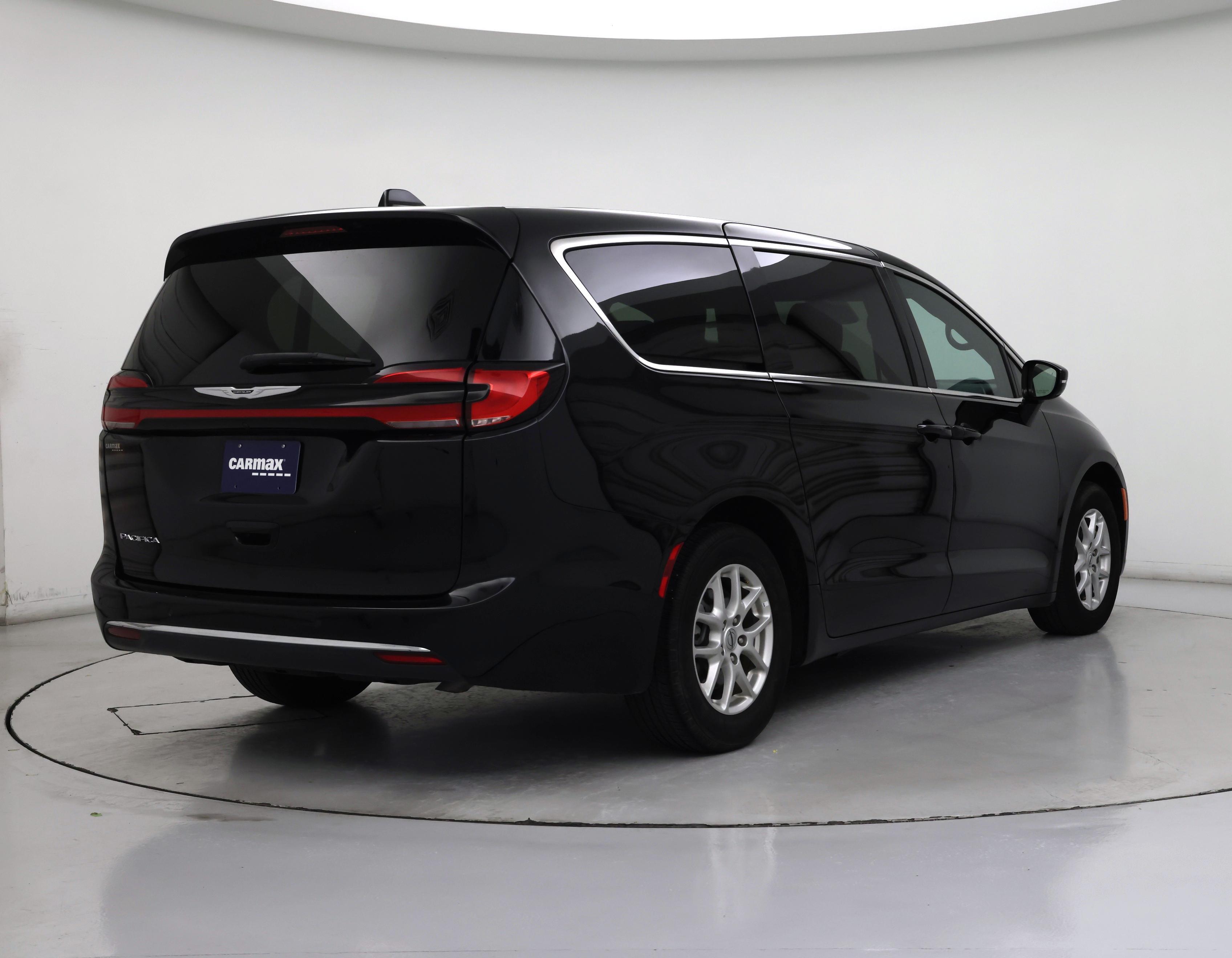 Thumbnail: 2025 Chrysler Pacifica - 8