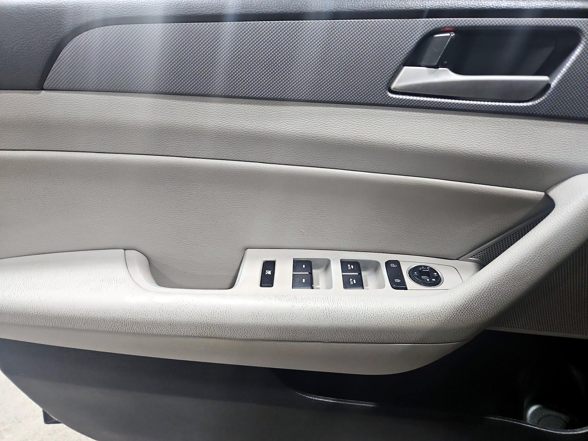 Thumbnail: 2019 Hyundai Sonata - 12