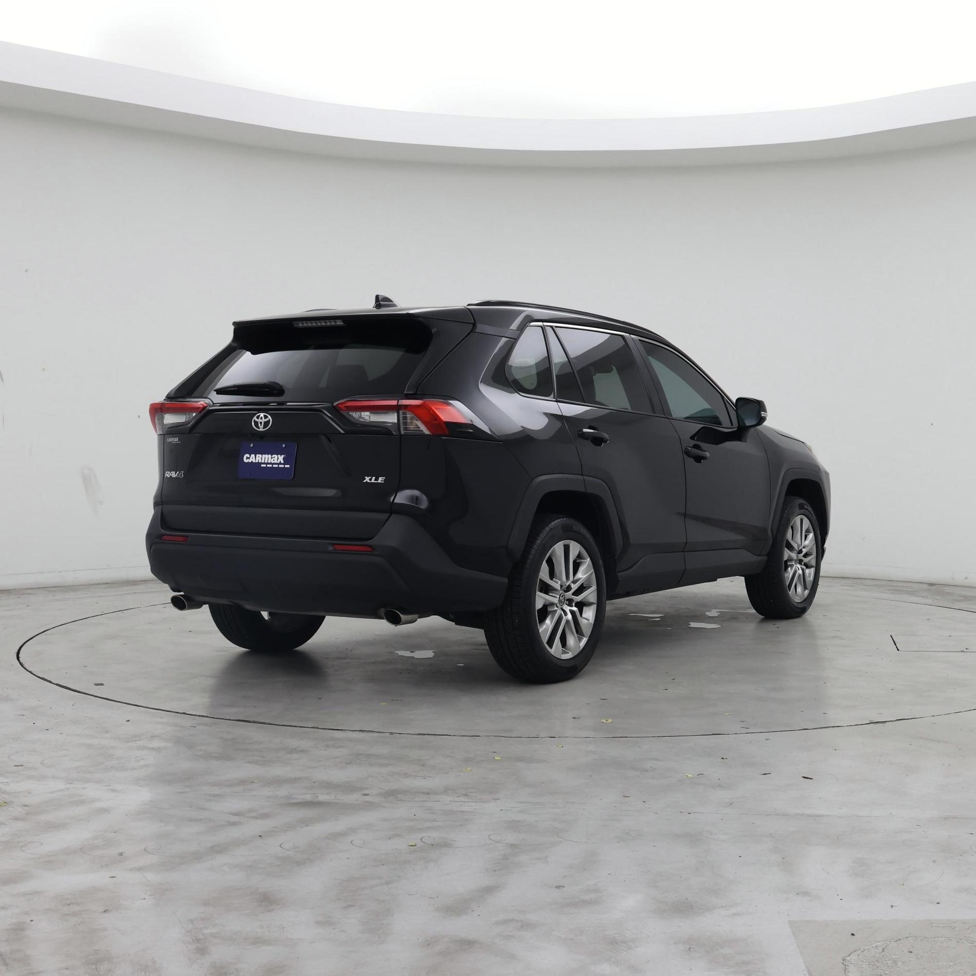 Thumbnail: 2023 Toyota RAV4 - 8