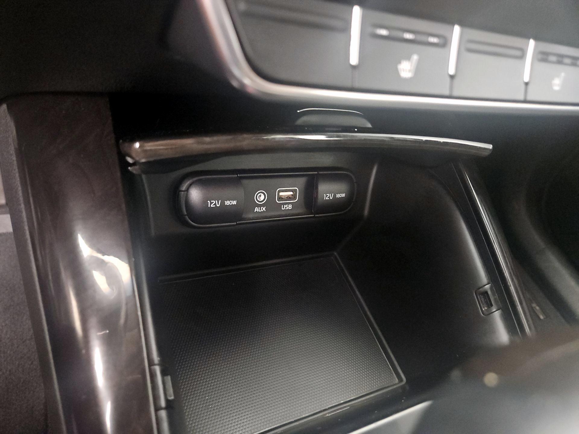 Thumbnail: 2018 Kia Sorento - 18