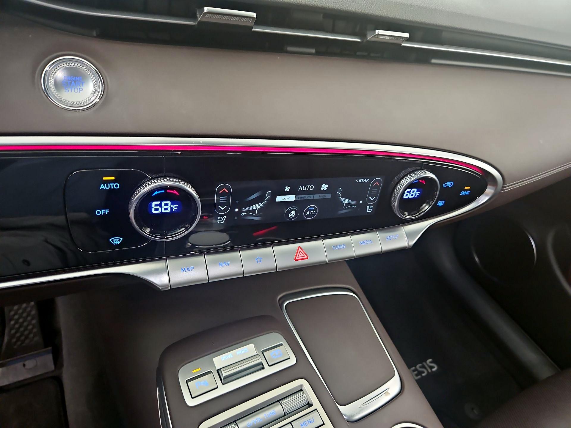 Thumbnail: 2024 Genesis GV70 - 15