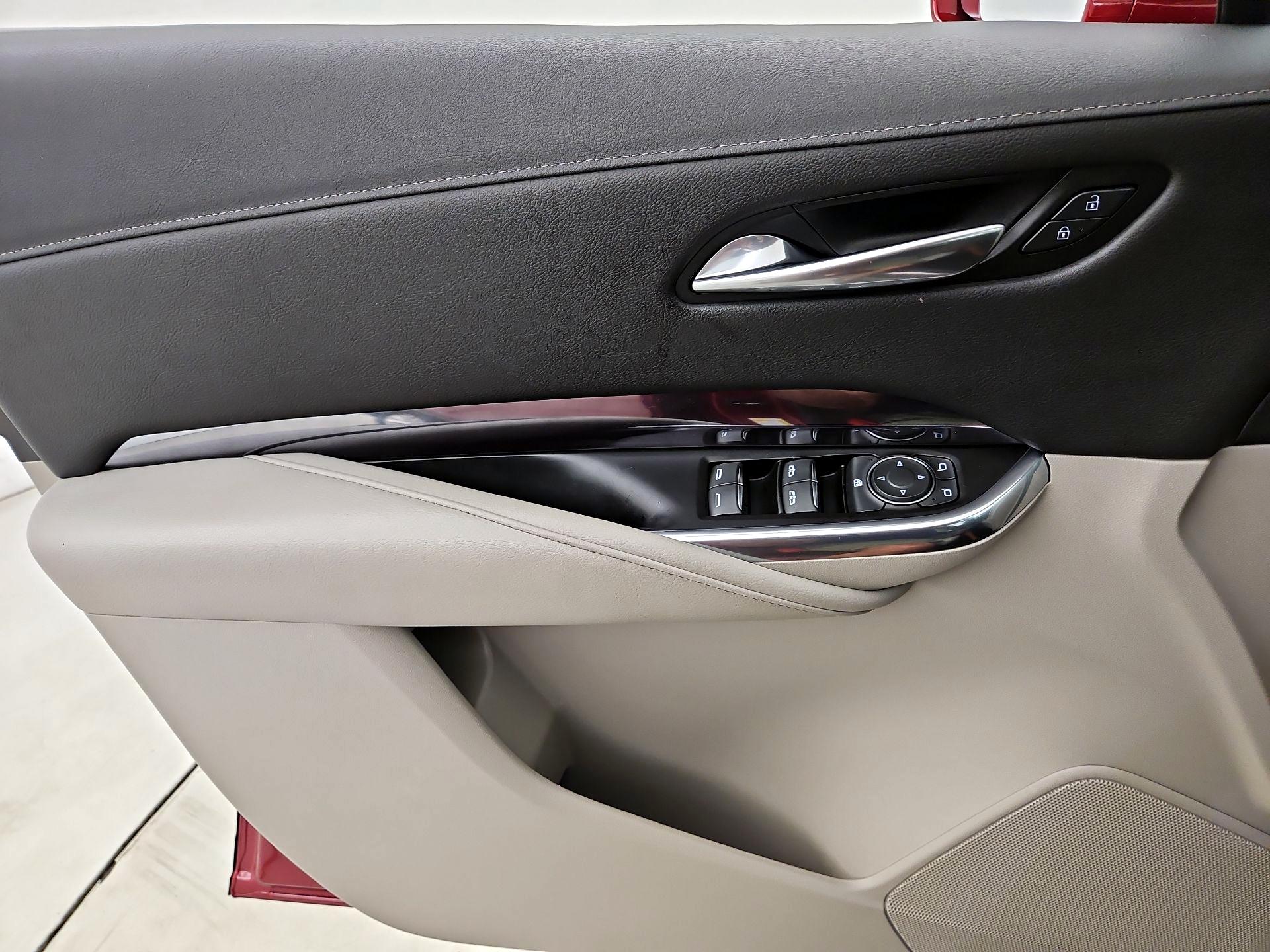 Thumbnail: 2020 Cadillac XT4 - 10