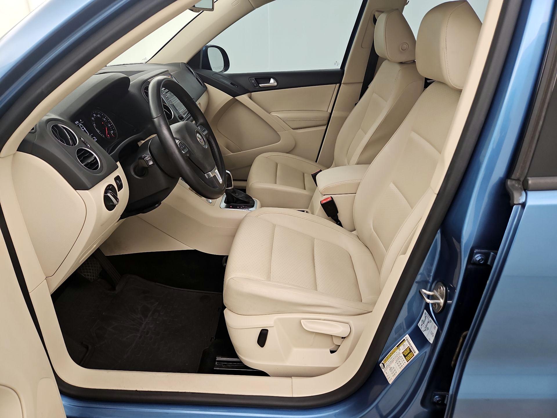 Thumbnail: 2017 Volkswagen Tiguan - 9