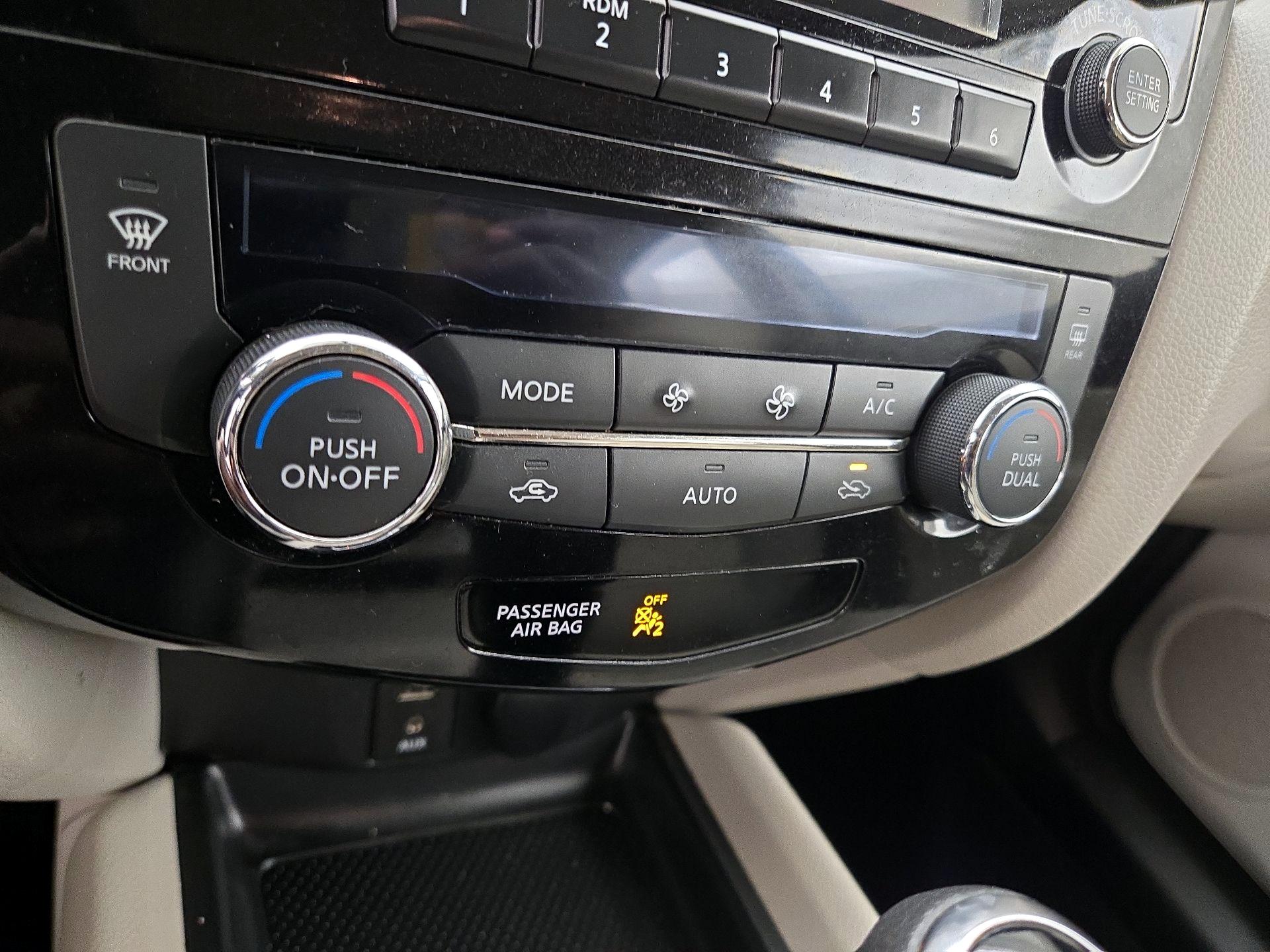 Thumbnail: 2018 Nissan Rogue Sport - 16