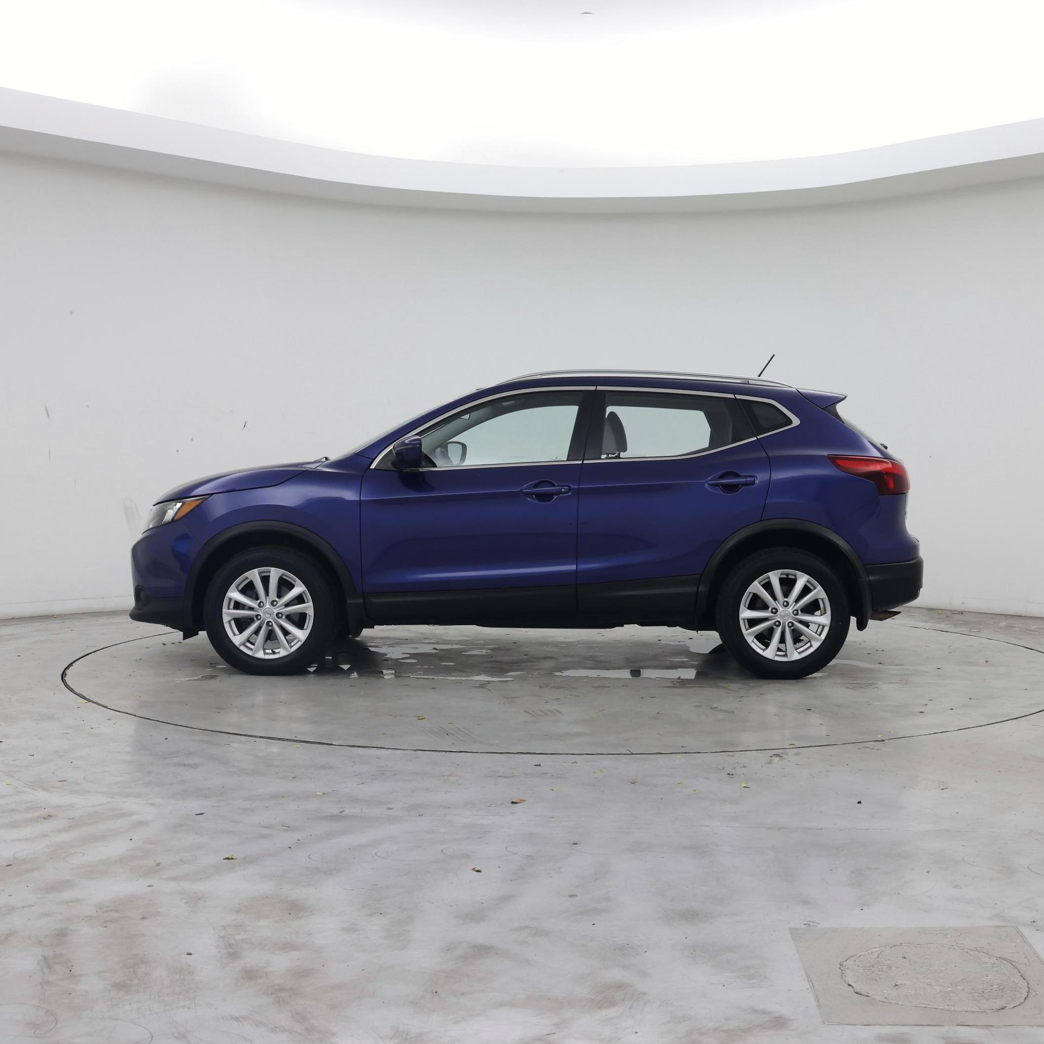 Thumbnail: 2018 Nissan Rogue Sport - 3